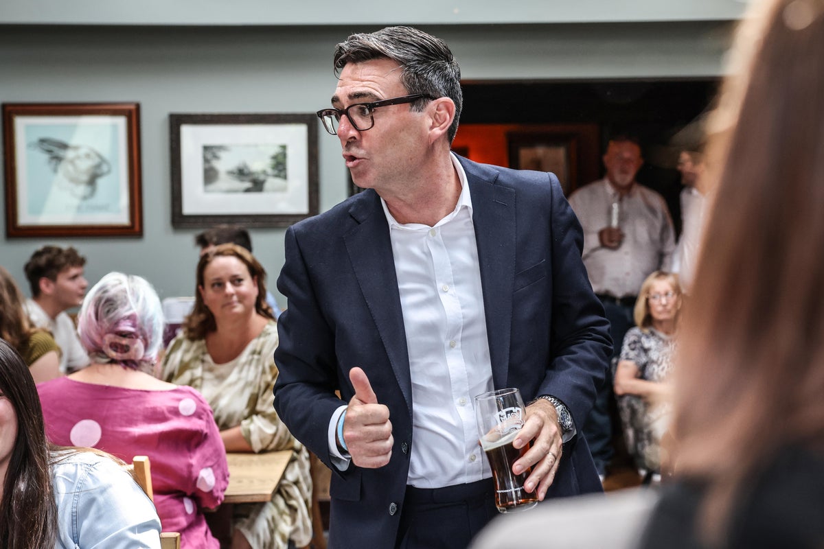 Onda de calor, Copa do Mundo e Andy Burnham aumentam a confiança na economia do Reino Unido
