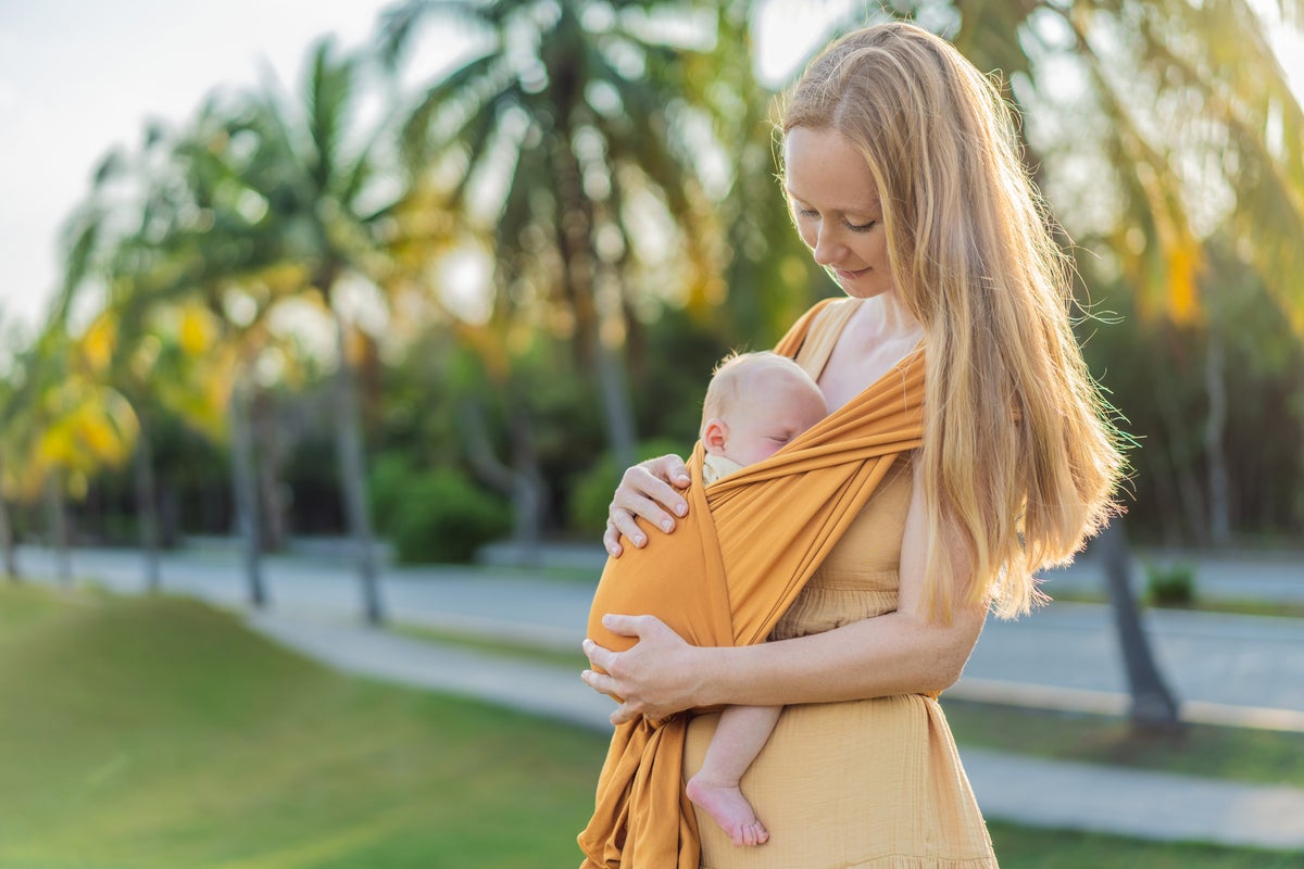 The benefits of skin-to-skin contact with your baby, according to an expert The benefits of skin-to-skin contact with your baby, according to an expert