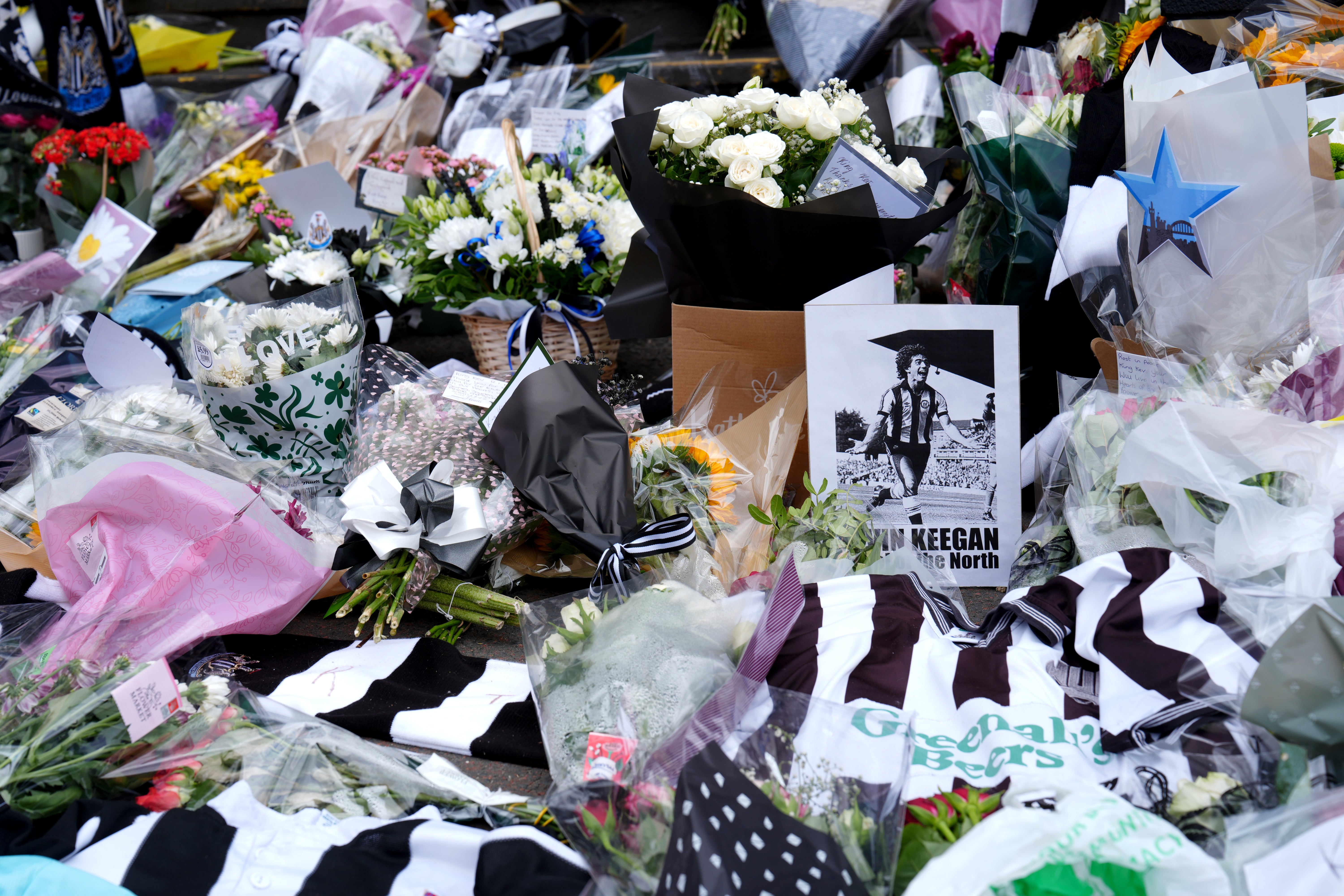 Tributes outside St James' Park, Newcastle to former England forward and manager Kevin Keegan who has died aged 75
