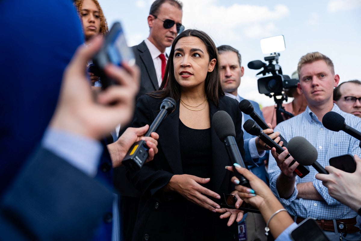 AOC, Mitch McConnell'a sağlık durumu güncellemesi sunmasını veya istifa etmesini söyledi