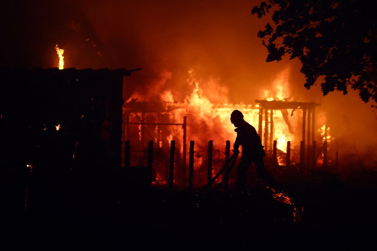 Tens of thousands flee wildfires as heatwave grips southern Europe