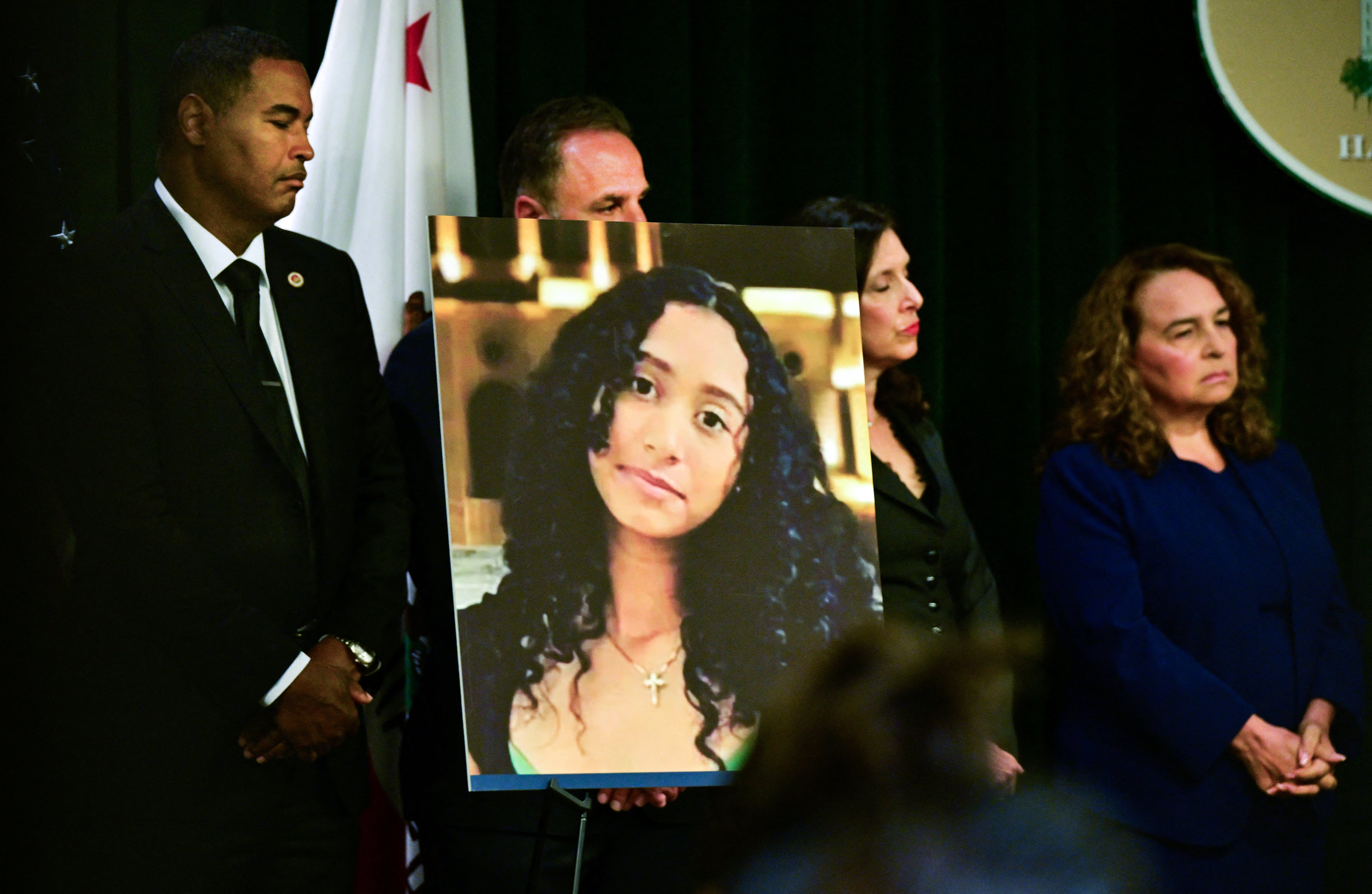 Los Angeles Police Department criminalist Lauren Wallace testified that initial chemical testing found no evidence of blood on the saws