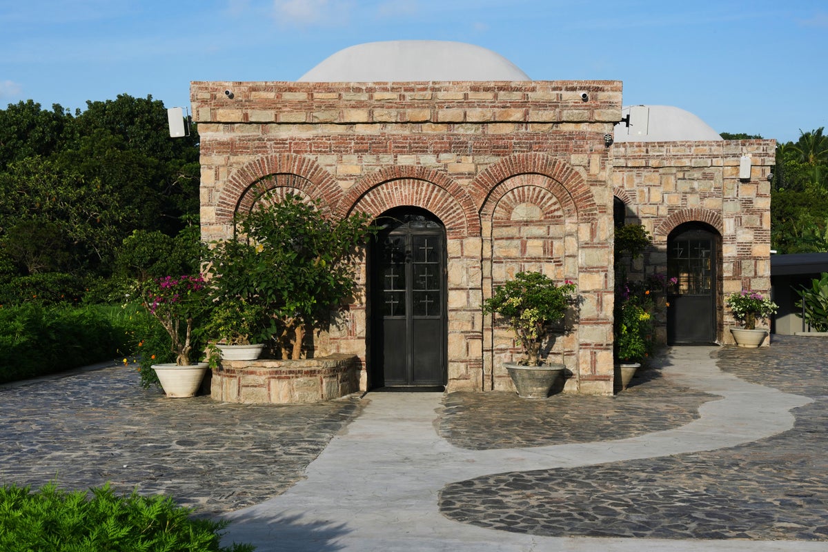 Replica of the Virgin Mary’s House draws Catholic devotees in the Philippines – UK Times