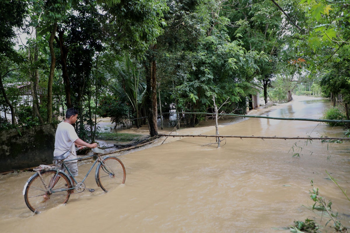 At least 50 people killed and 700,000 displaced by India floods after monsoon rains