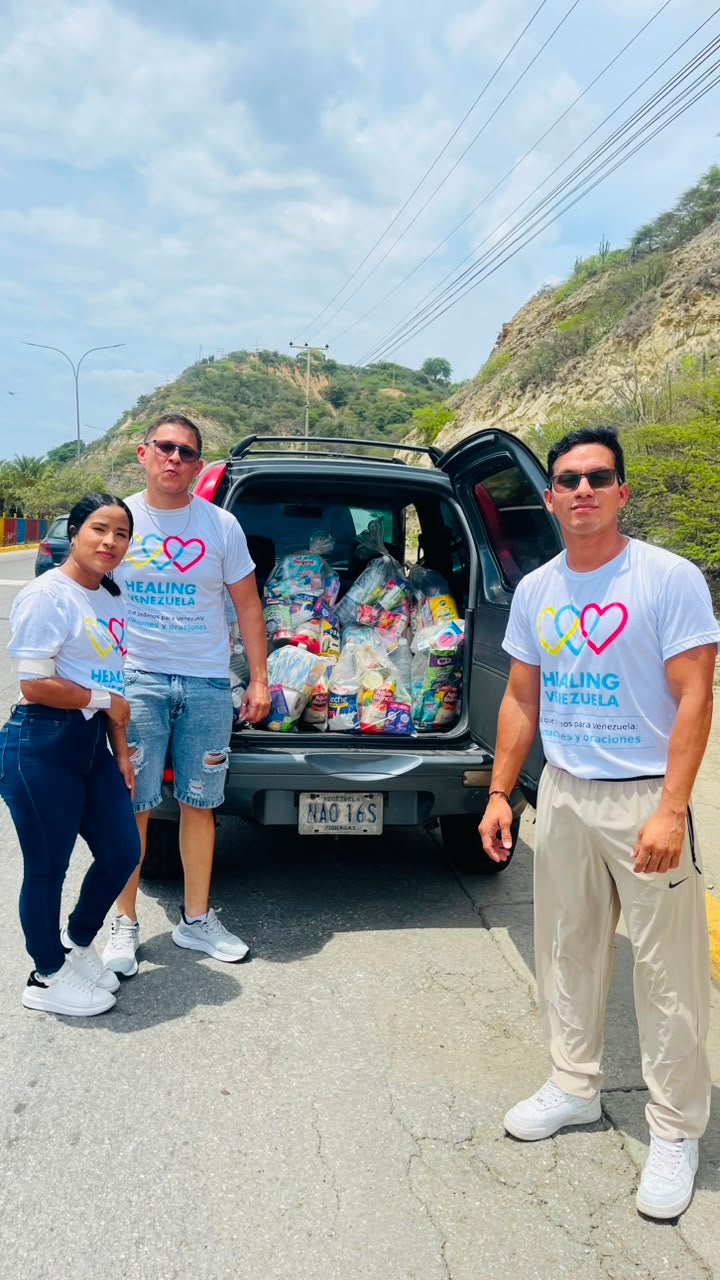 Saddam Cedeño and volunteers at Healing Venezuela