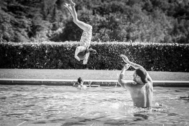 Harry throws Princess Lilibet in pool in Meghan’s new holiday photos