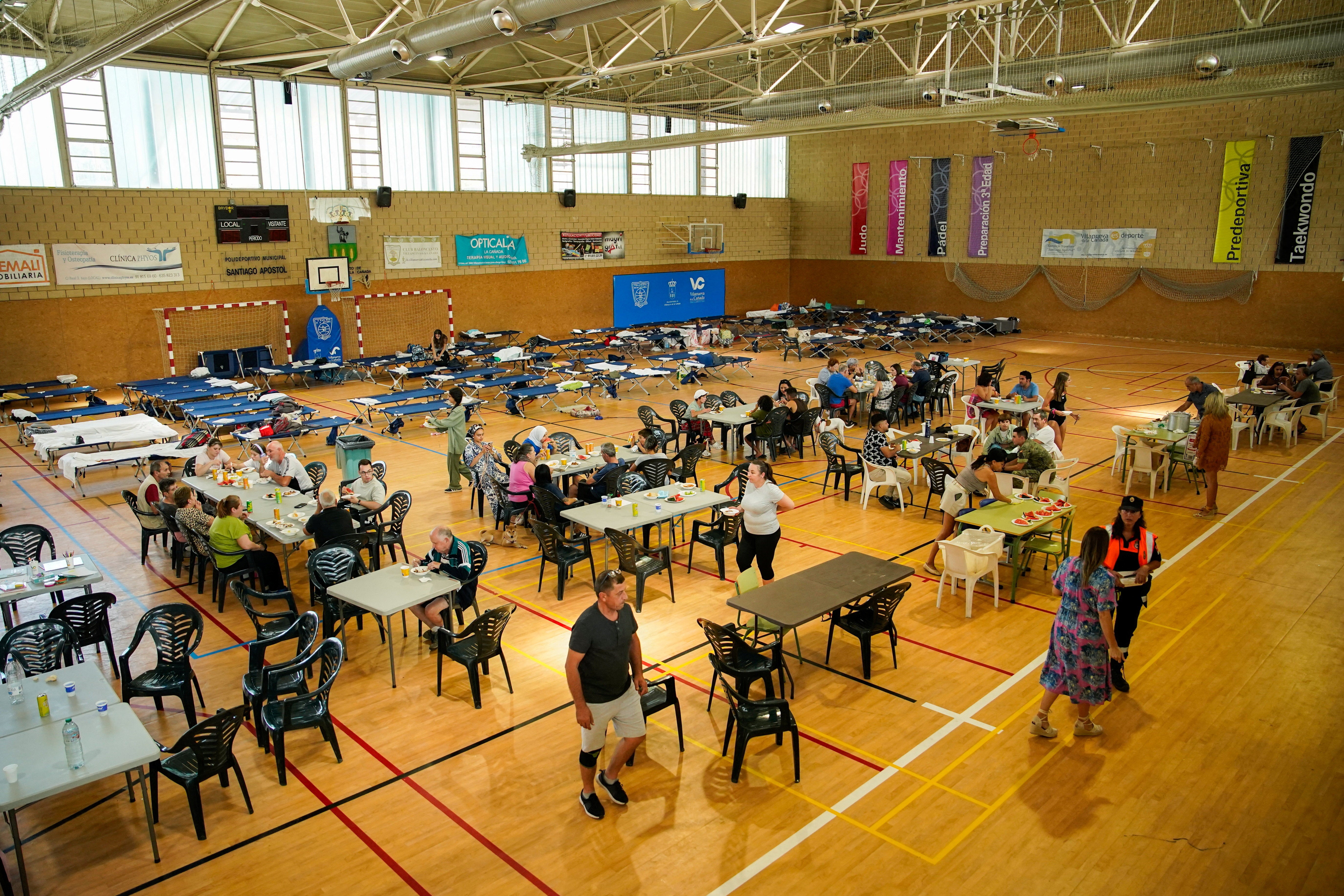 People affected by the wildfires take shelter at the Municipal Sports Hall of Villanueva de la Canada, Community of Madrid, Spain, July 25, 2026. (Reuters)