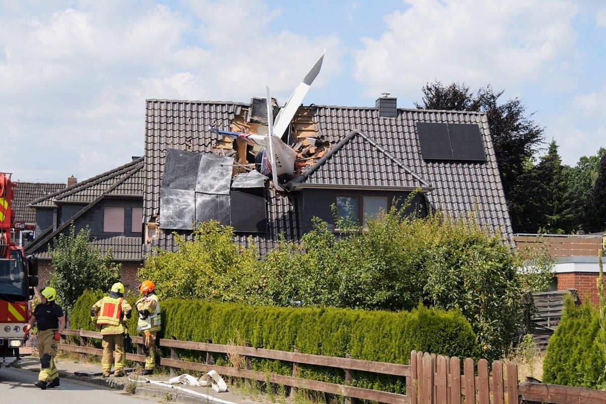 Small plane crashes into a home in northern Germany, leaving 1 dead and 1 missing – UK Times Small plane crashes into a home in northern Germany, leaving 1 dead and 1 missing – UK Times