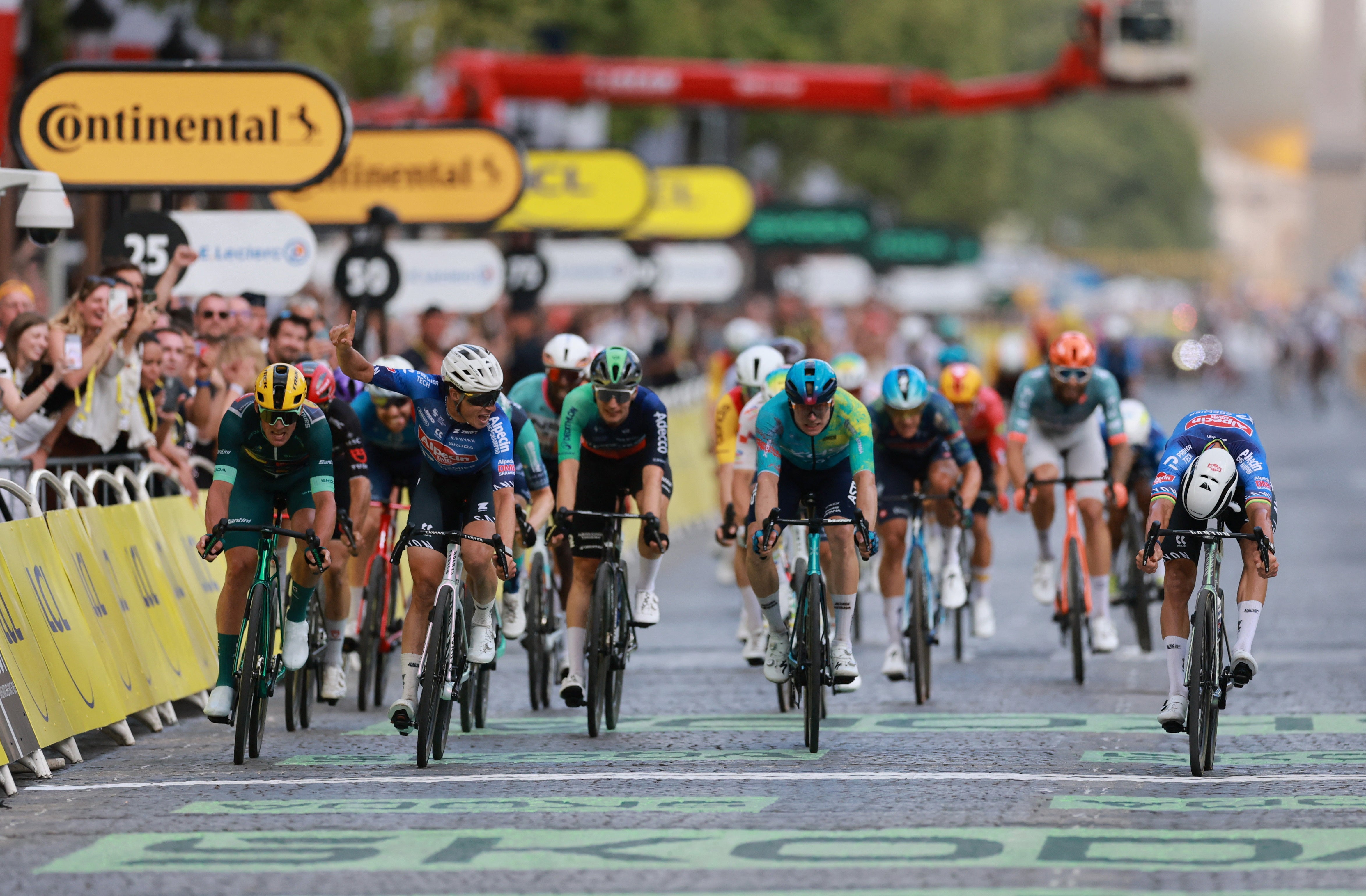 Mathieu van der Poel somehow held off the chasers after launching an attack with Tadej Pogacar