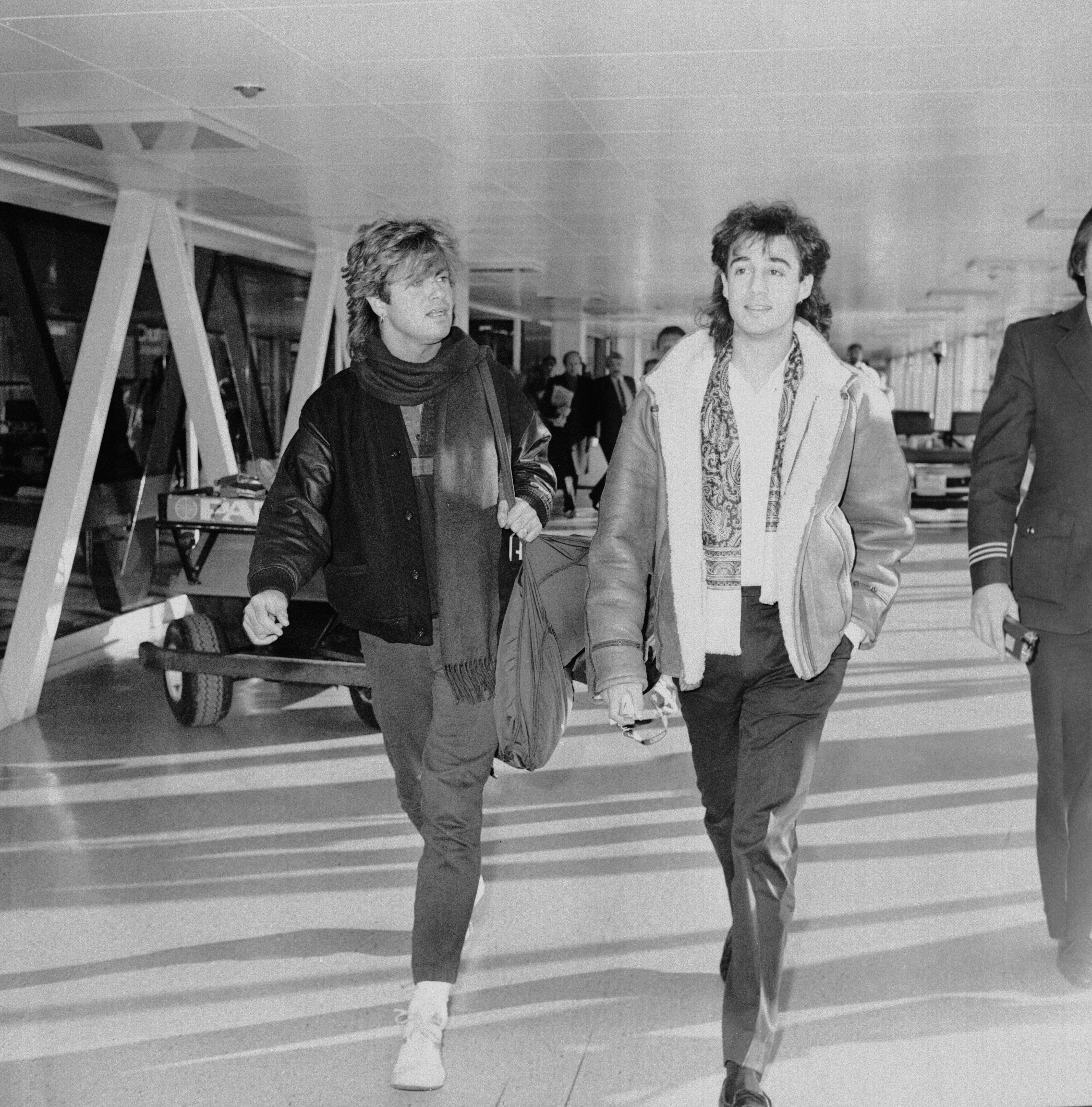 George Michael and Andrew Ridgeley at Heathrow Airport, 6 January 1985 (Getty)