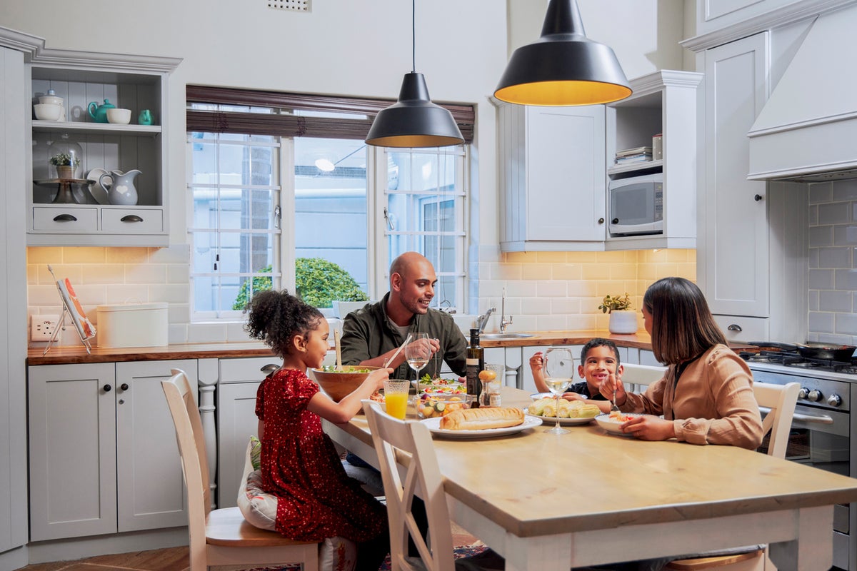 Experts explain if eating dinner earlier leads to better sleep – UK Times Experts explain if eating dinner earlier leads to better sleep – UK Times