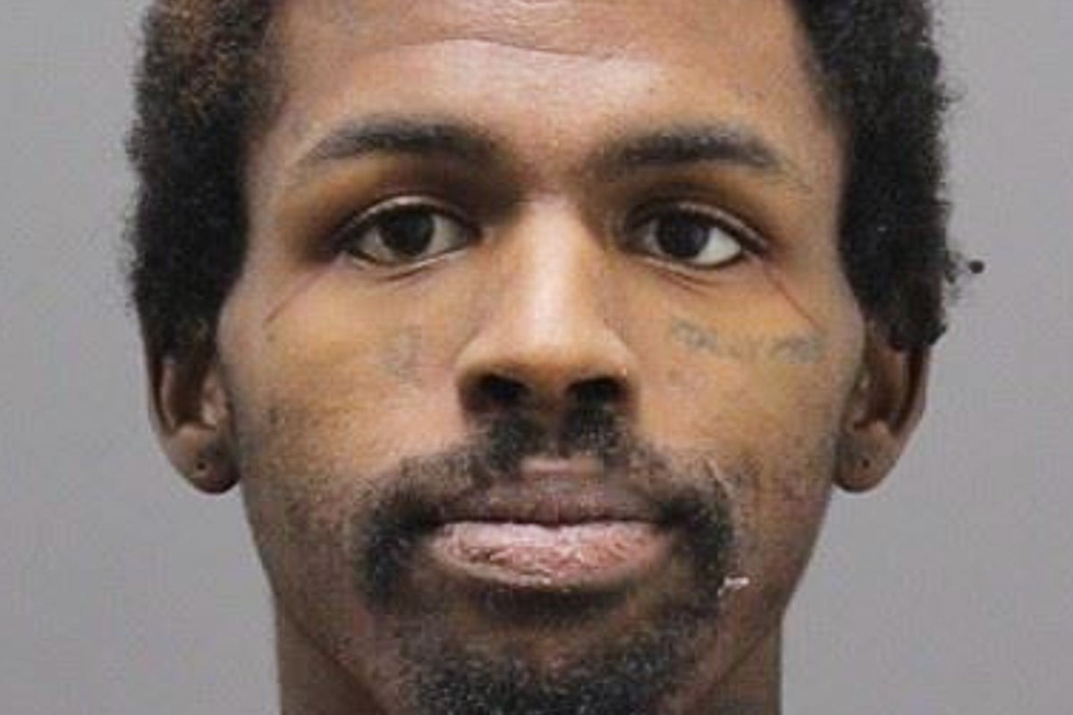 Filho de Eric Bieniemy é preso por atirar na mãe na Virgínia, diz a polícia