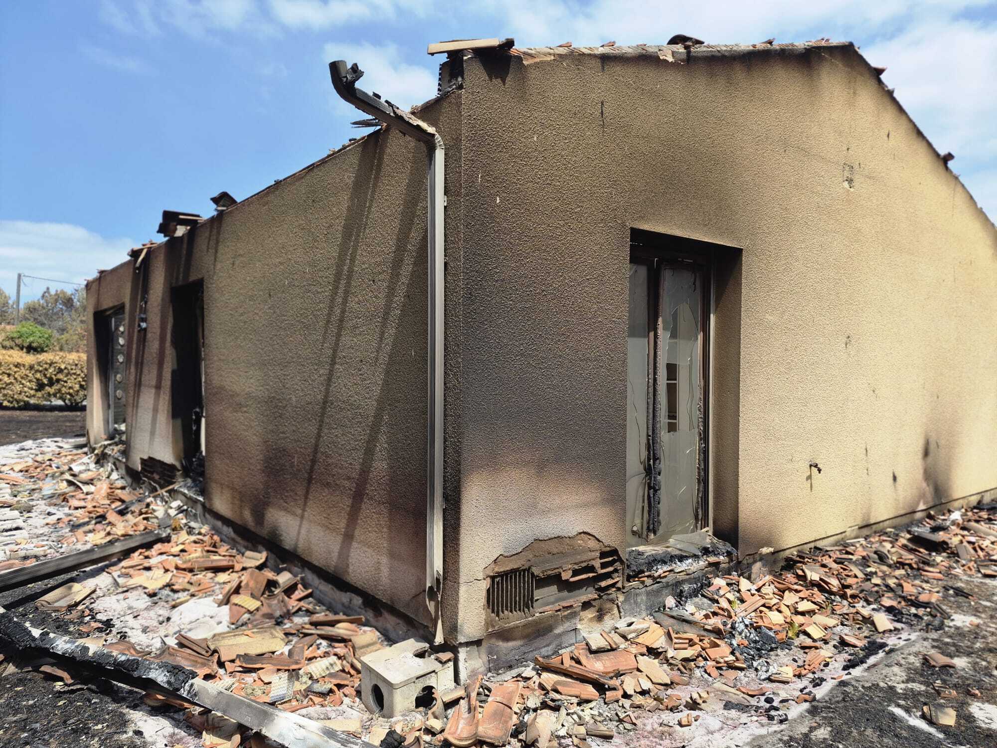 Destroyed house in Le Porge (Esteban De Riberolles)