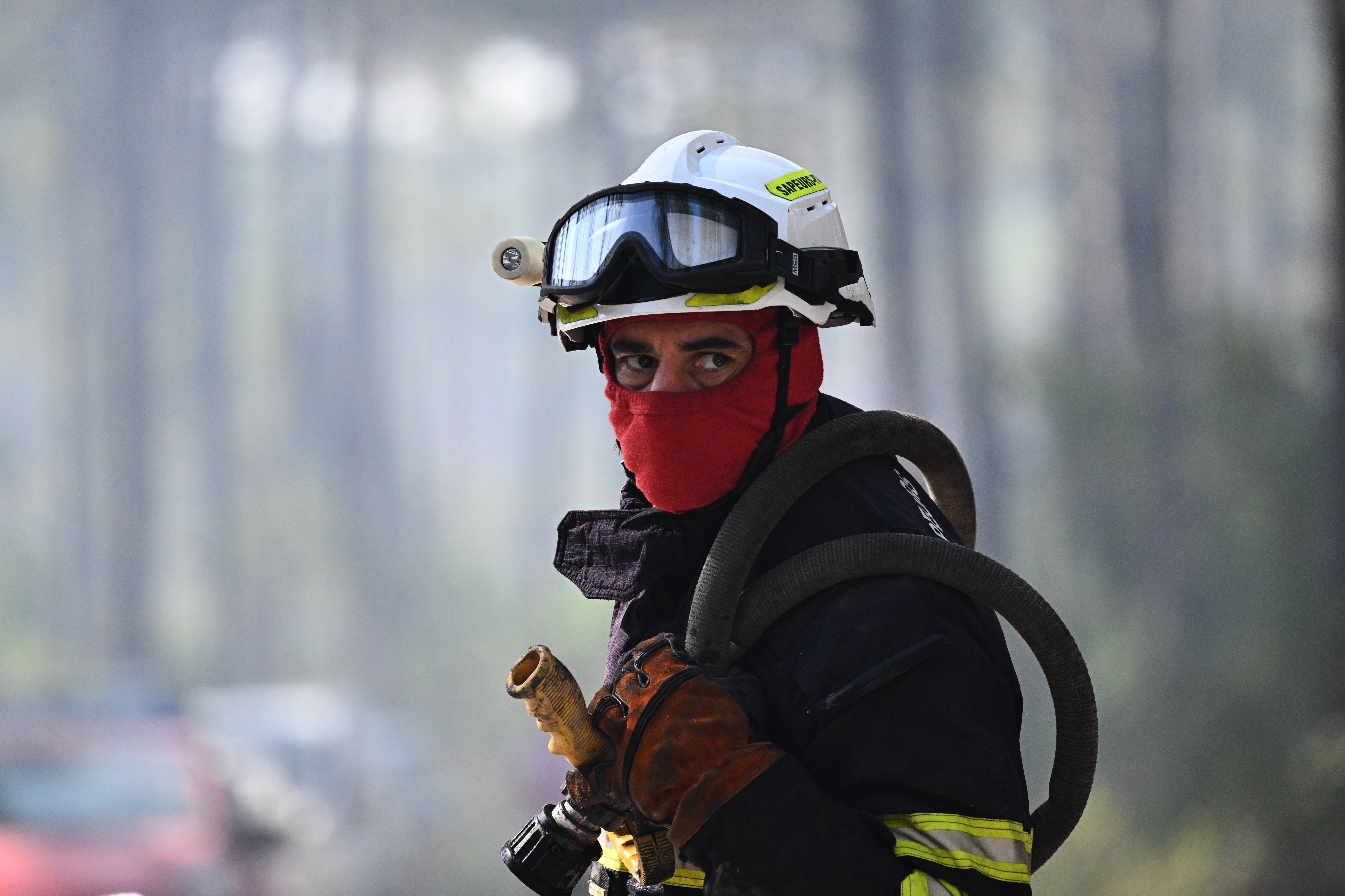 Firefighters continue in efforts to suppress the blaze ahead of projected heatwave (AP)