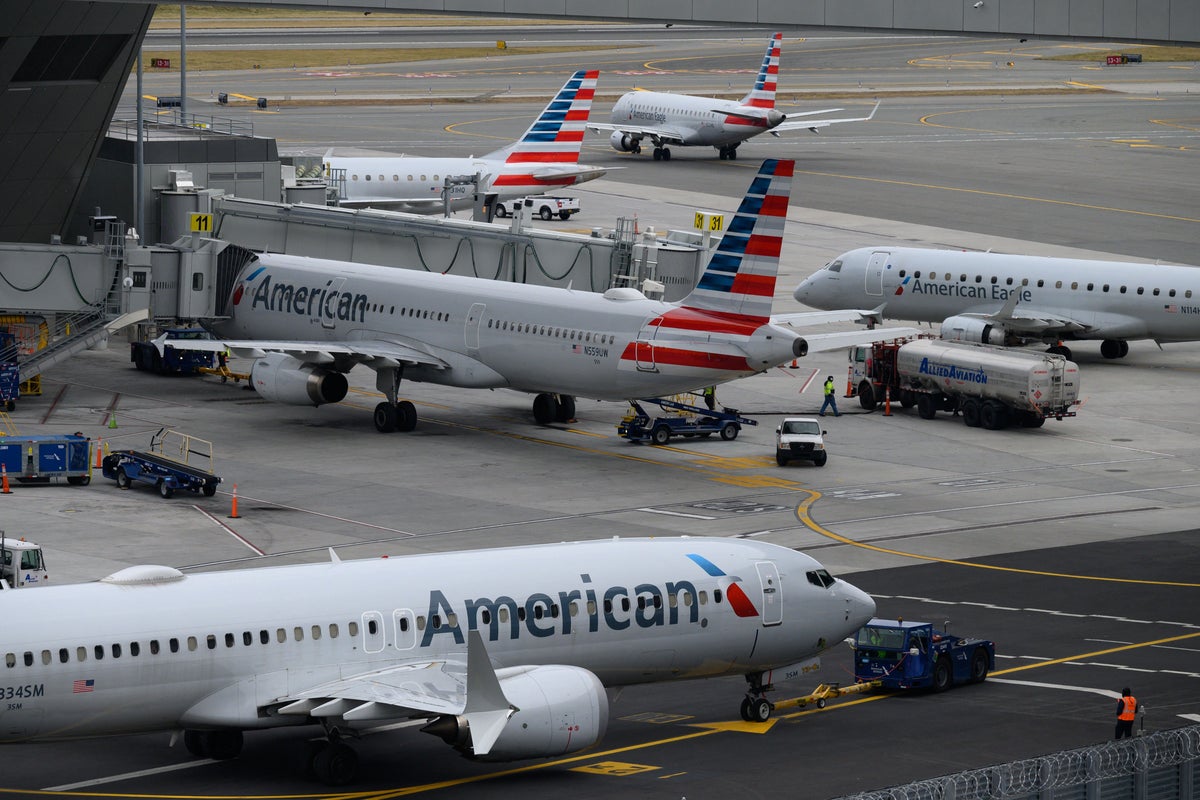 Voos da American Airlines temporariamente suspensos devido a interrupção nacional de TI