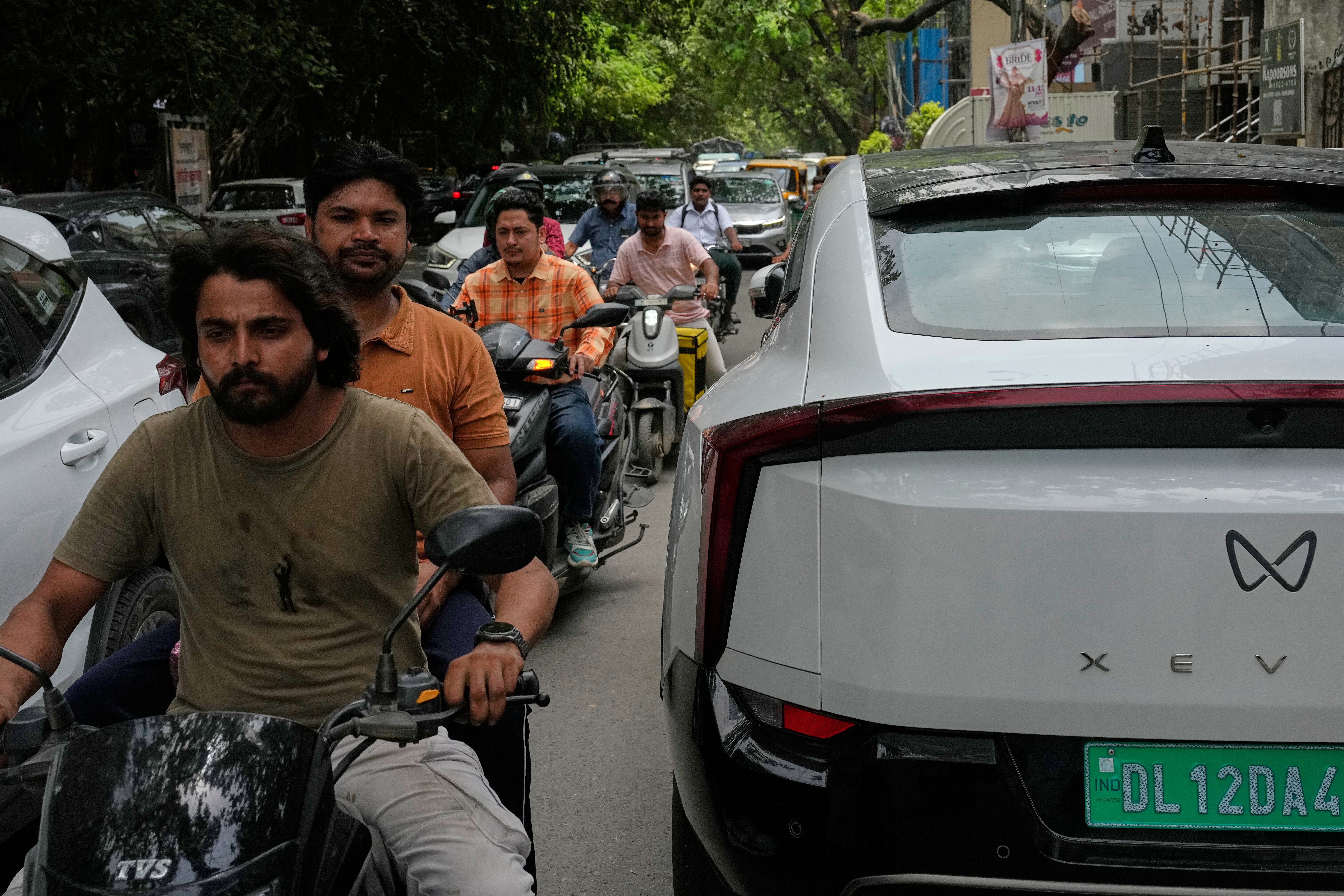 independent.co.uk - Sibi Arasu - Delhi sets new EV targets to curb air pollution. But some aren't happy