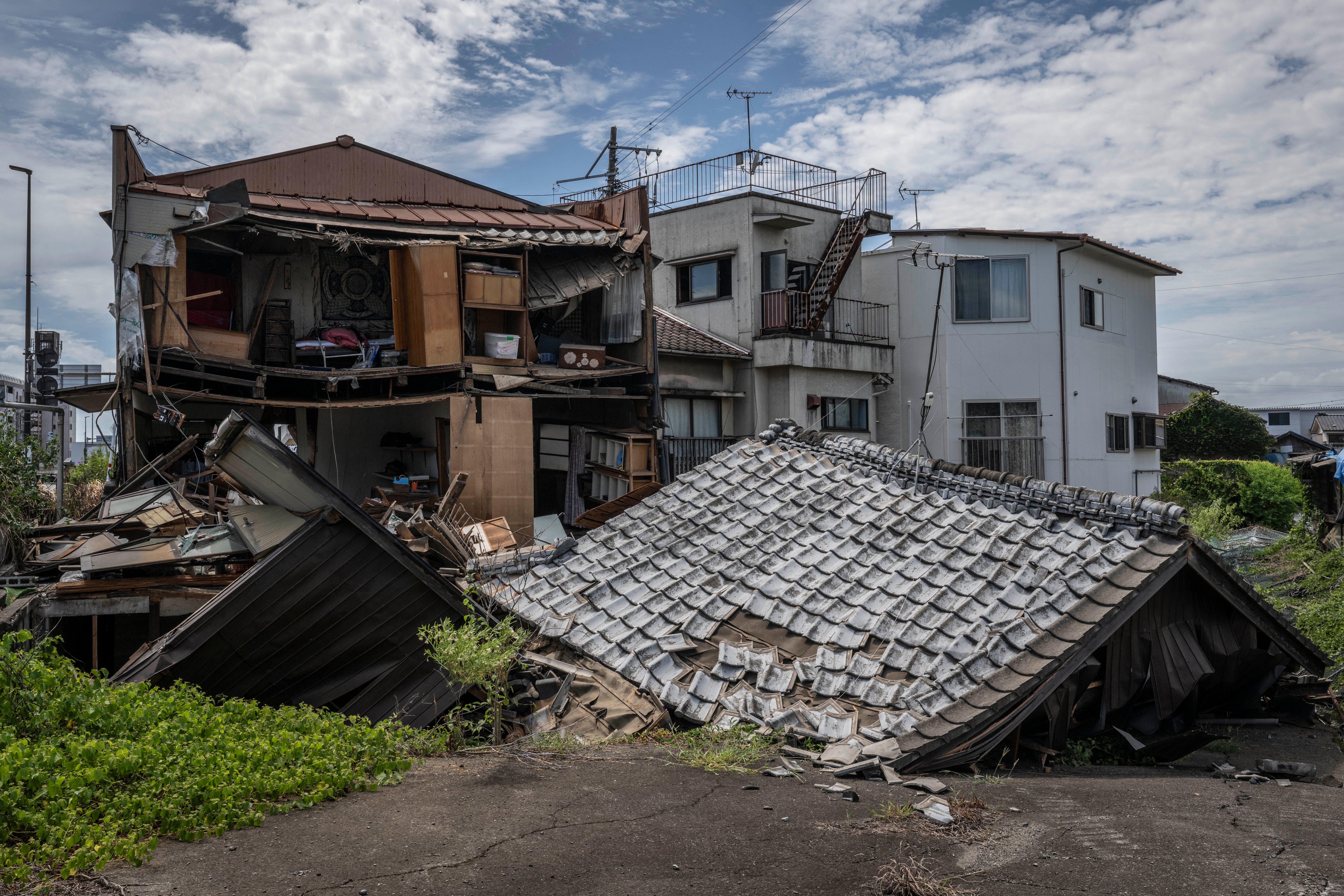 A house lies collapsed in Yatsushiro, Kumamoto prefecture (AFP/Getty)