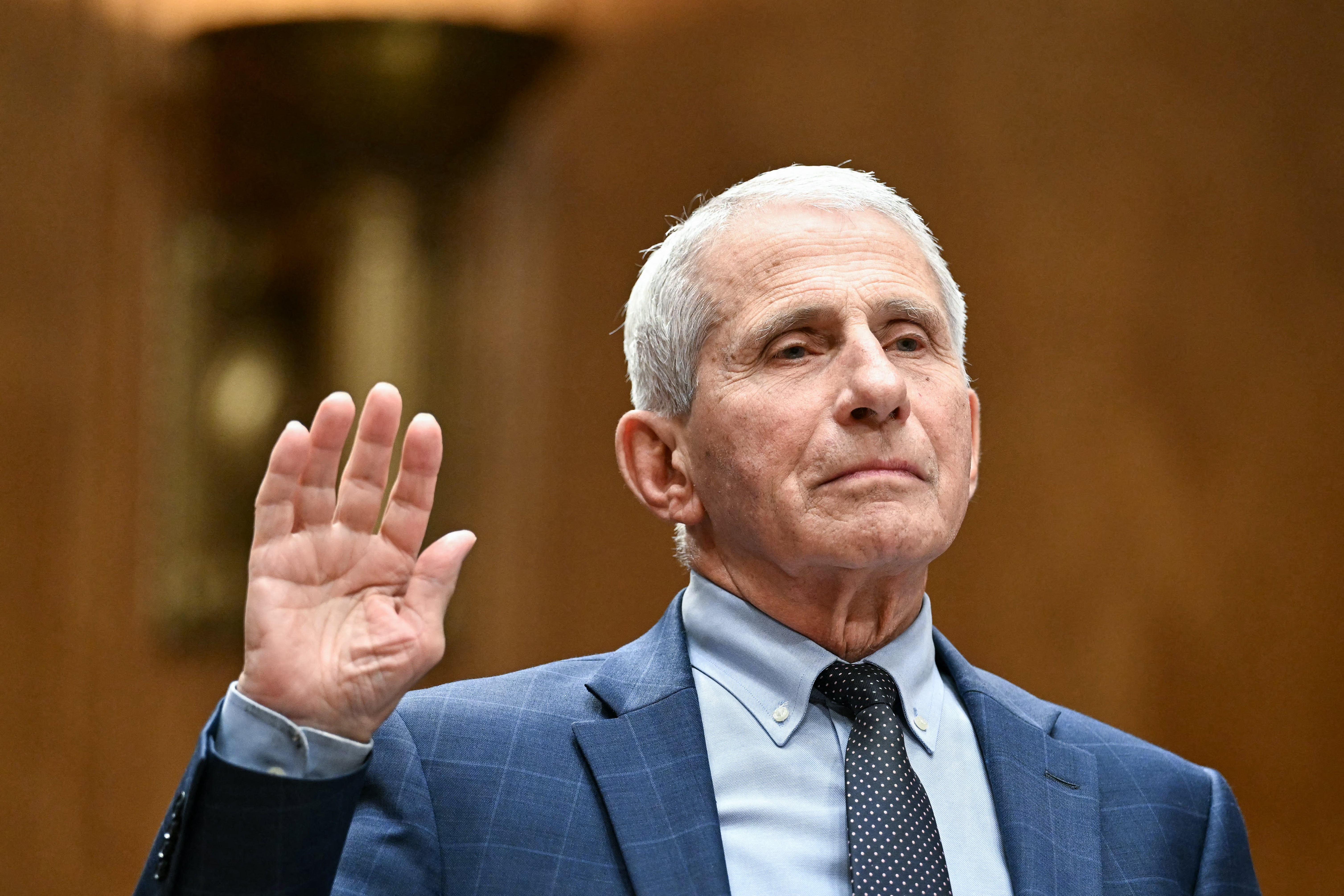 Fauci odmówił odpowiedzi ponad 100 razy – Republikanie przejęli jego telefon