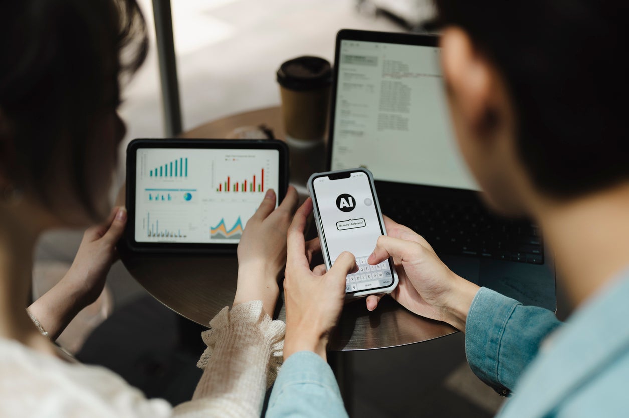 Finance expert explains how to use AI for advice if you can’t afford a professional