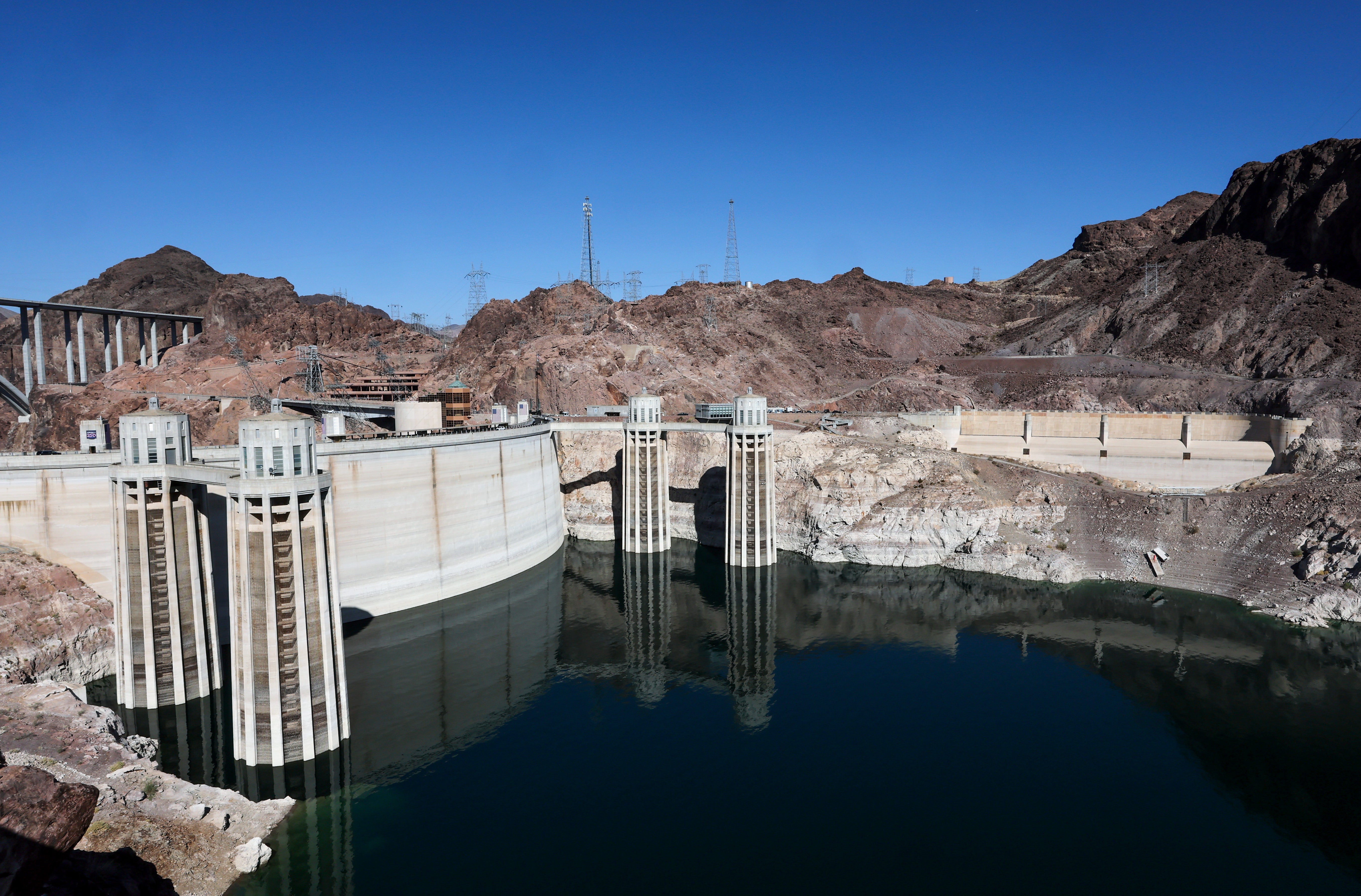 Hoover Dam has stopped tourist access for the second time in less that a week as federal maintenance crews work to resolve an equipment issue with the facility’s 150-ton cableway system
