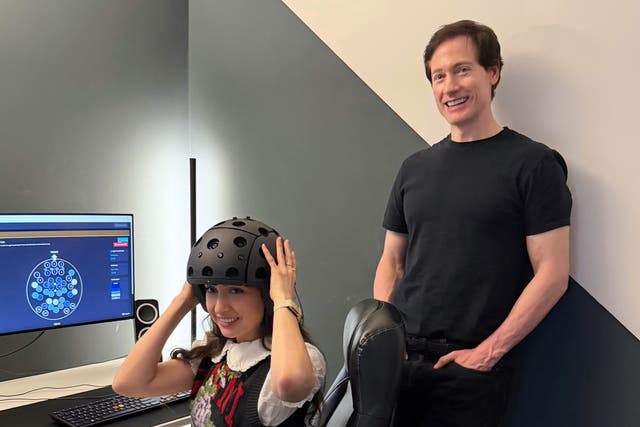 <p>La pareja de Bryan Johnson, Kate Tolo, utiliza más de 50 dispositivos para medir a diario distintos indicadores de su salud durante su ciclo menstrual</p>