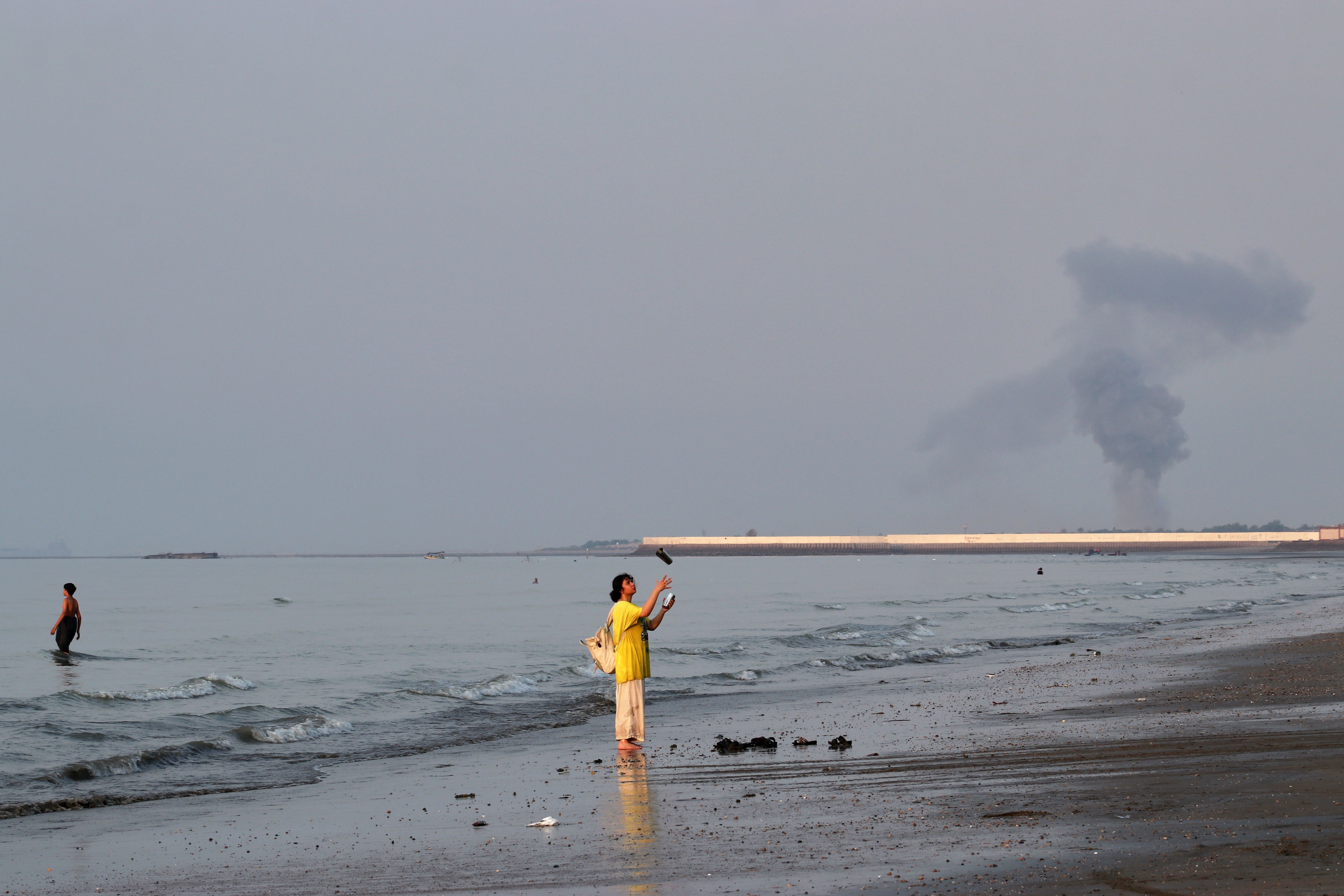 Strait of Hormuz Shipping Hits Crisis-Era Lows Amid Conflict