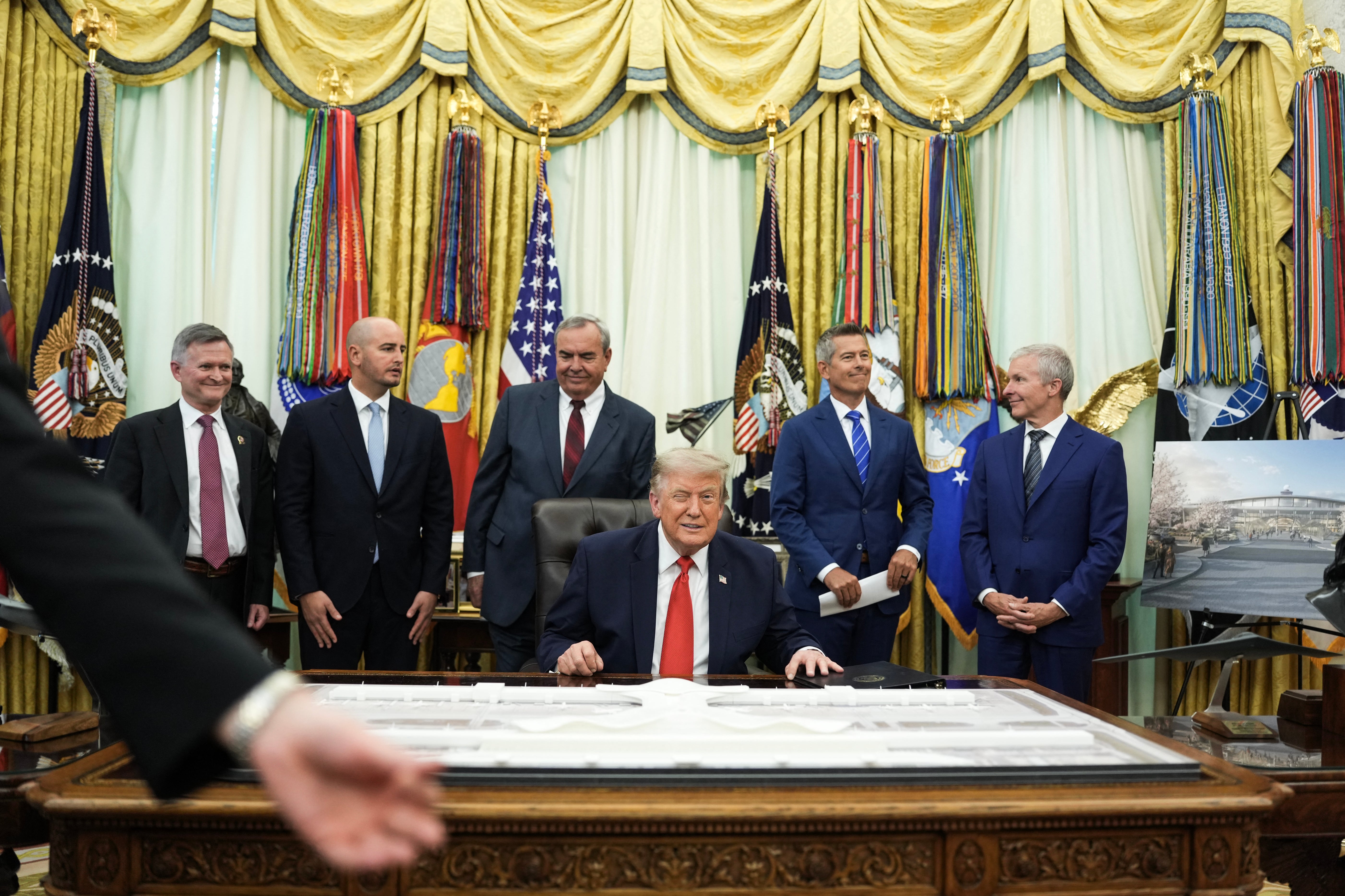 Trump unveils $22 billion renovation plan to make over the country&rsquo;s &lsquo;worst airport&rsquo;