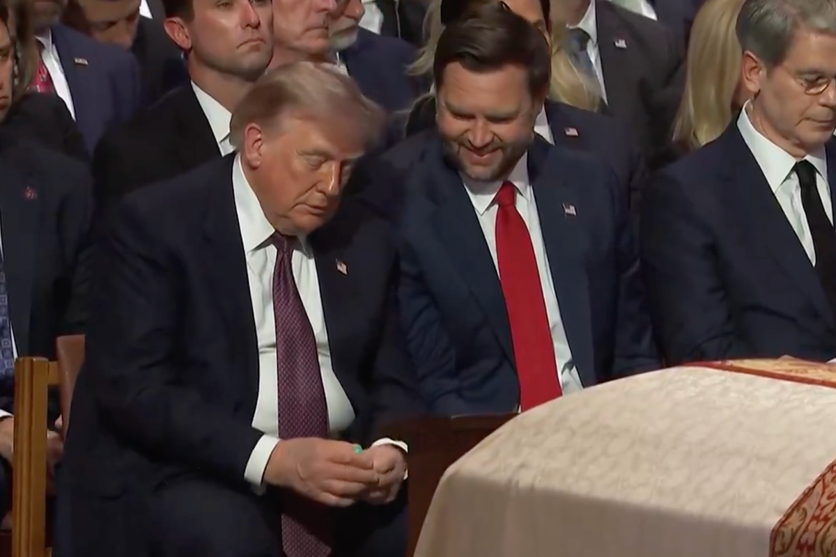 Trump offers mints to Vance during Lindsey Graham’s funeral service