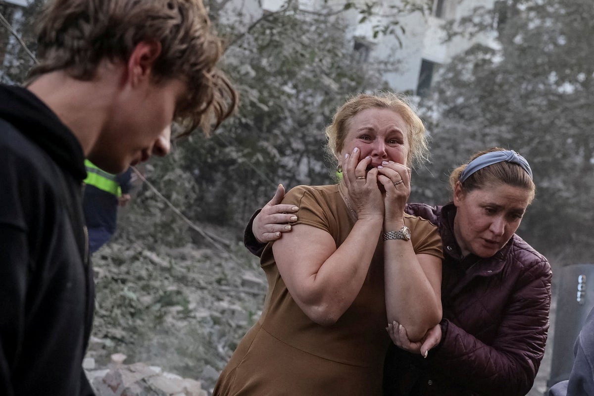 En son Ukrayna-Rusya savaşı: En az 8 ölü ve Putin 'büyük' ​​saldırılar başlatırken Polonya jetleri karıştırıyor