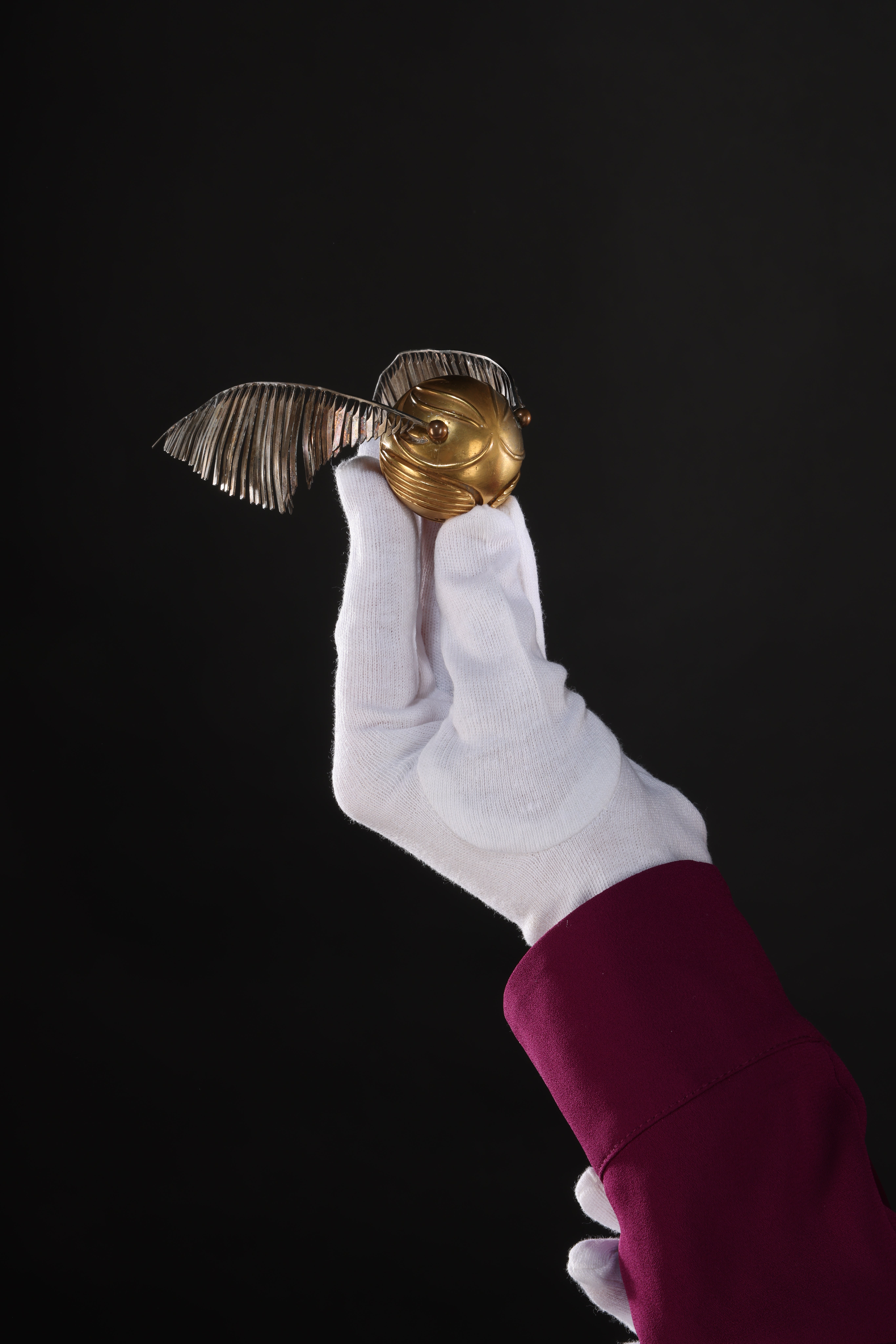 An original Golden Snitch from Harry Potter And The Philosopher’s Stone is set to sell for between $25,000 and $50,000 (£18,000-£37,000)