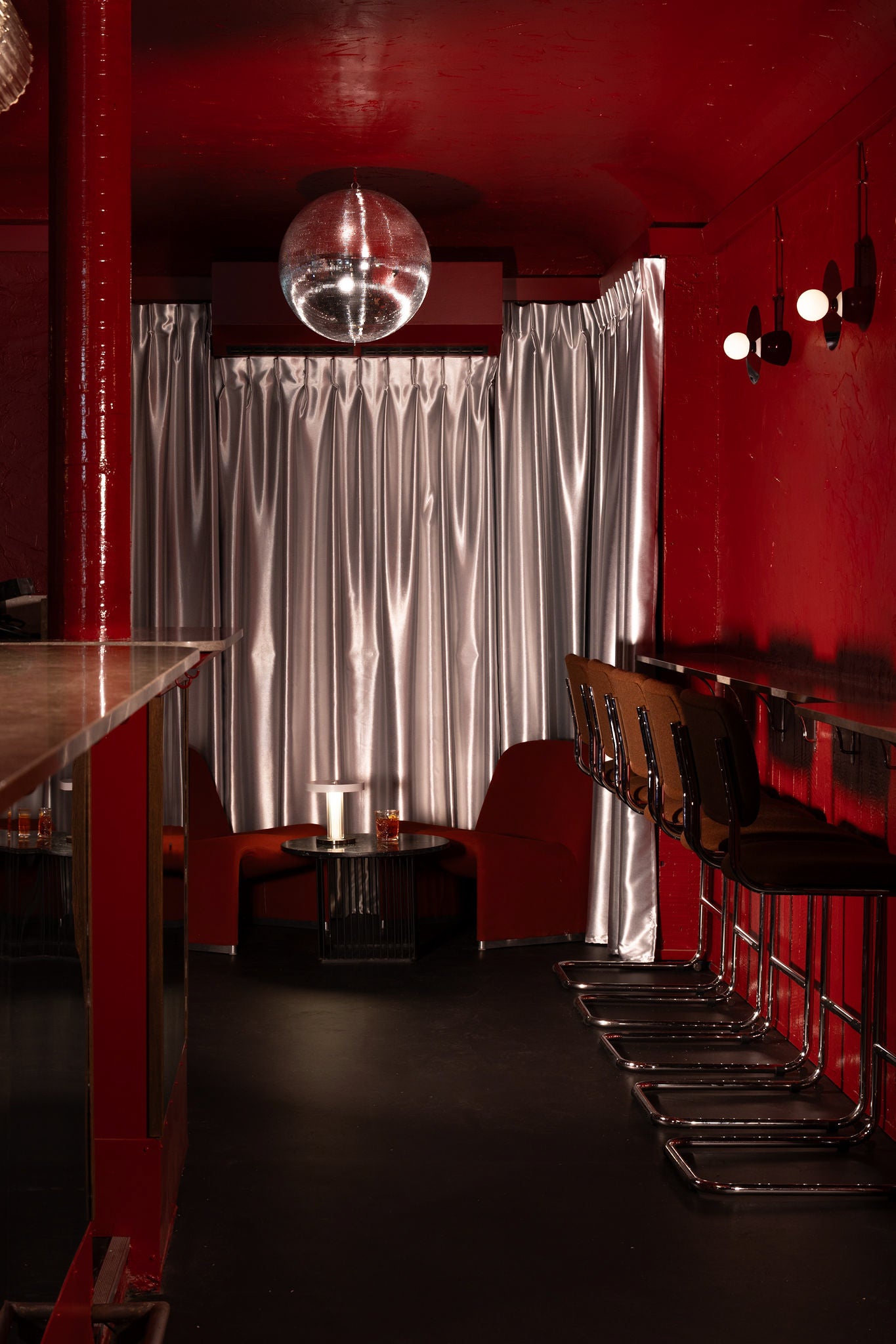 Chambre 01 is a cocktail den in the 9th arrondissement