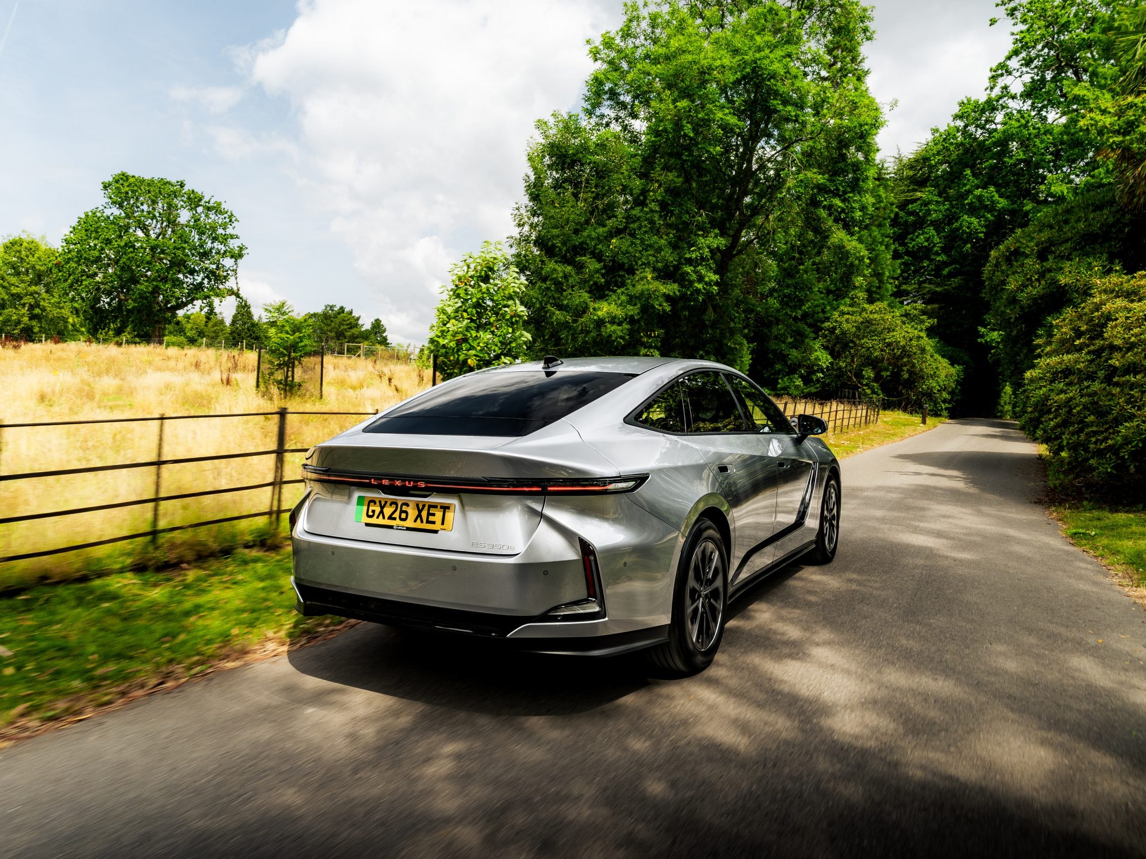The Lexus ES350e is a great looking saloon with the expected Lexus levels of quality (Lexus)