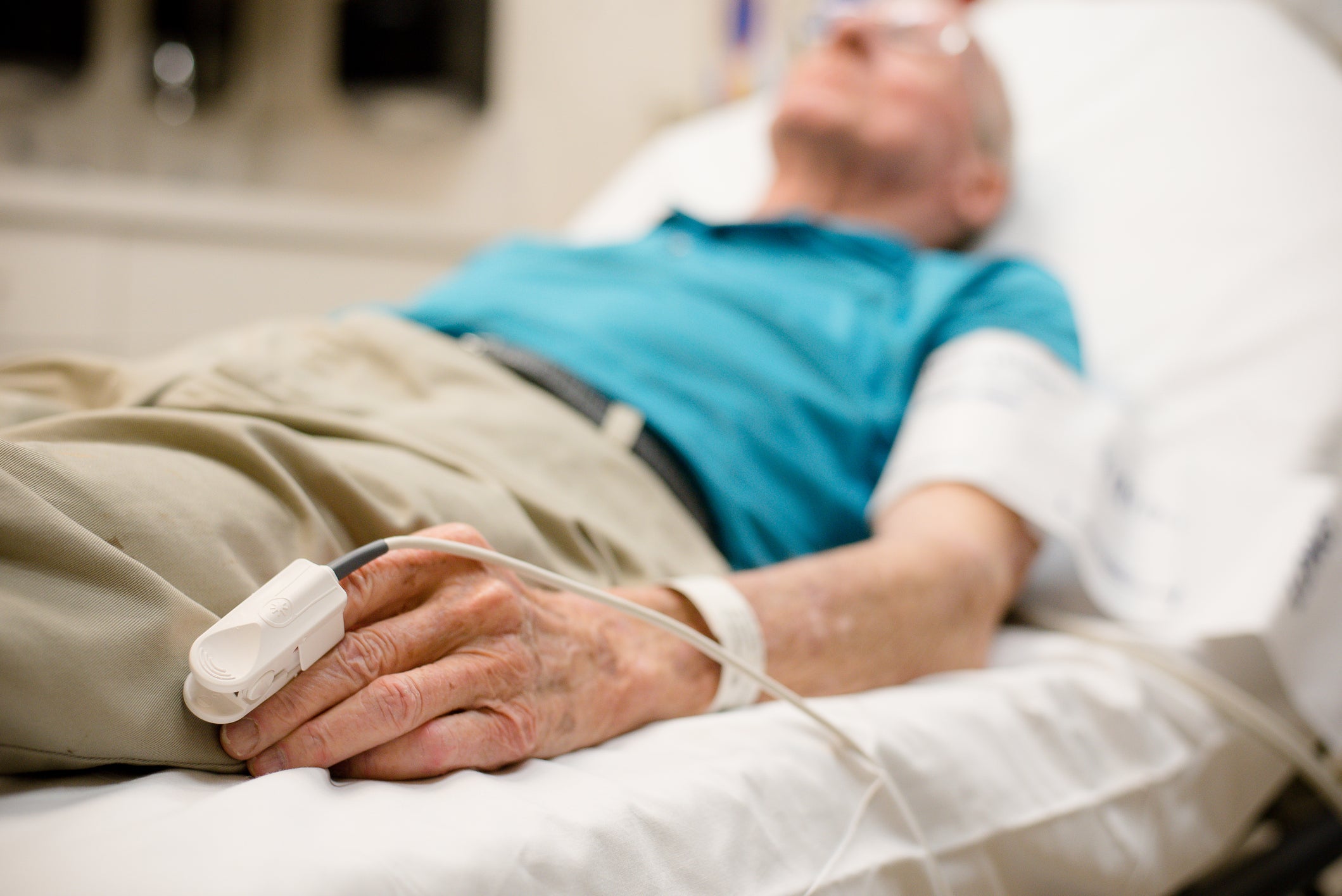 The Nuffield Trust analysis showed that, in 2025, 43 per cent of over-80s faced a wait of more than 12 hours between arrival in A&E and admission to a hospital ward, compared with 19 per cent of those aged 21-30. (Getty Images)