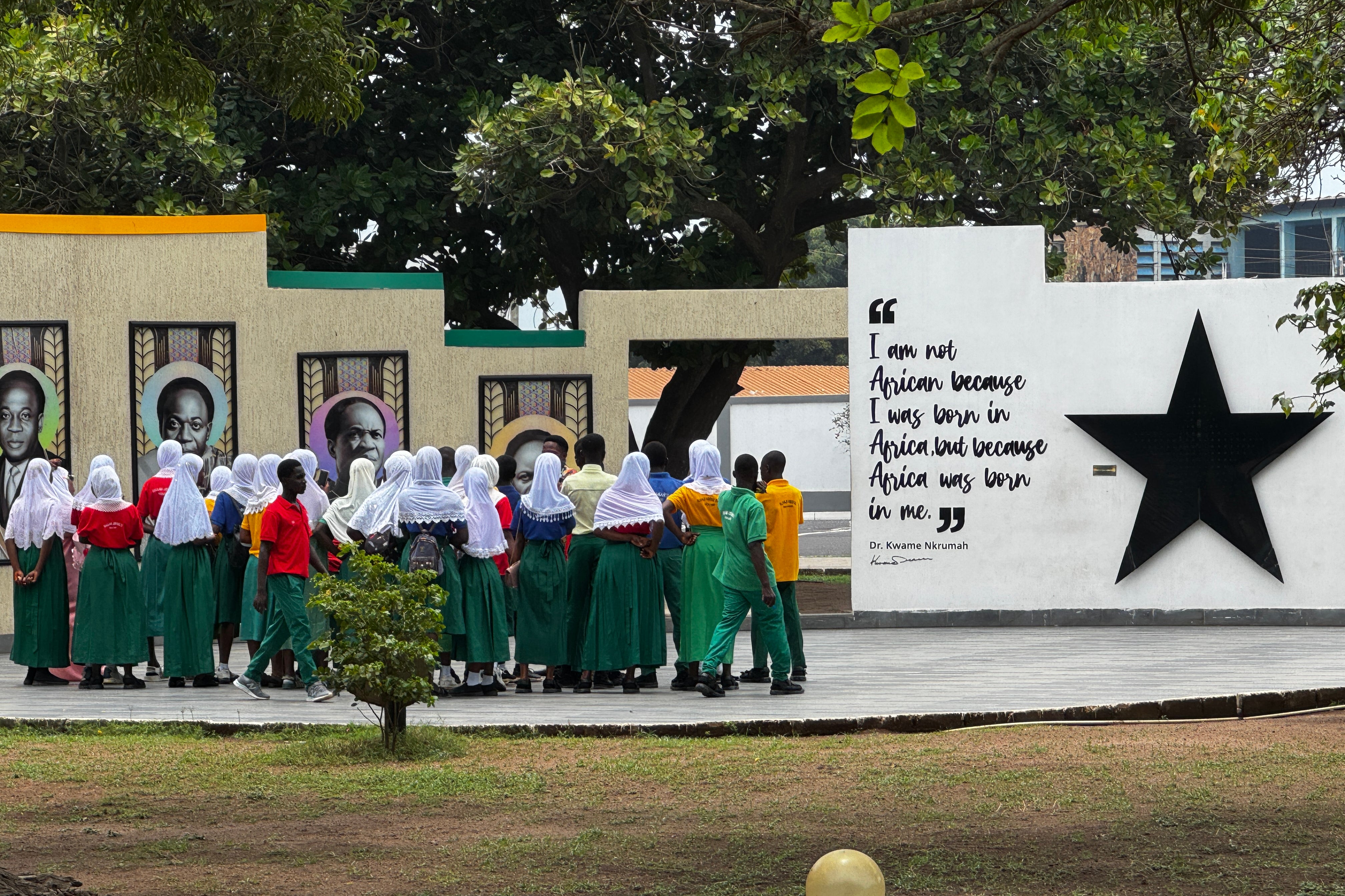 Schoolchildren at the Kwame Nkrumah Memorial Park (Phil Thomas)