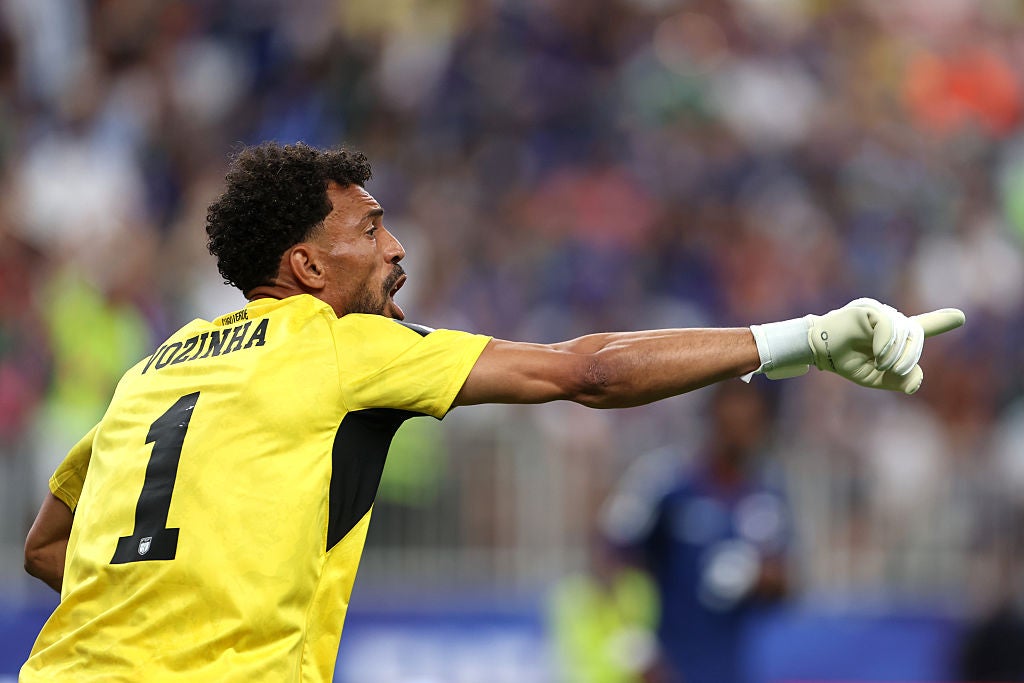 Colo-Colo is trying to get permission for Vozinha to use his nickname on his shirt