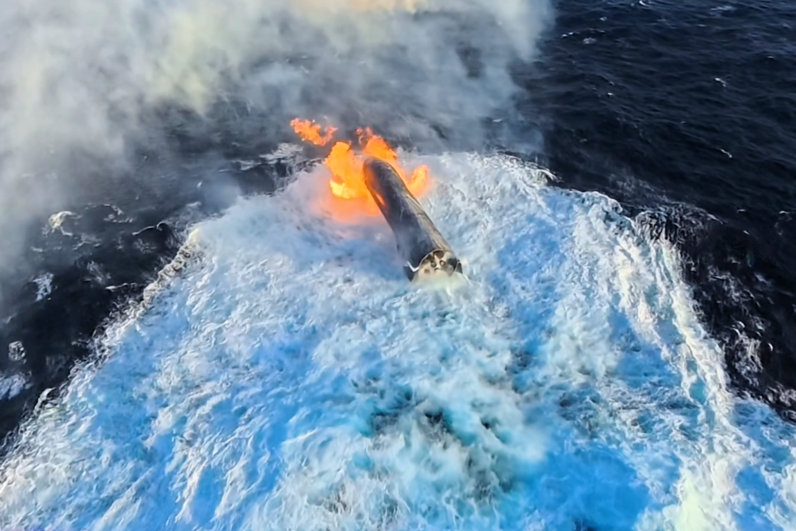 SpaceX's Starship rocket shortly after splashing down in the Indian Ocean on 24 July, 2026 (SpaceX)