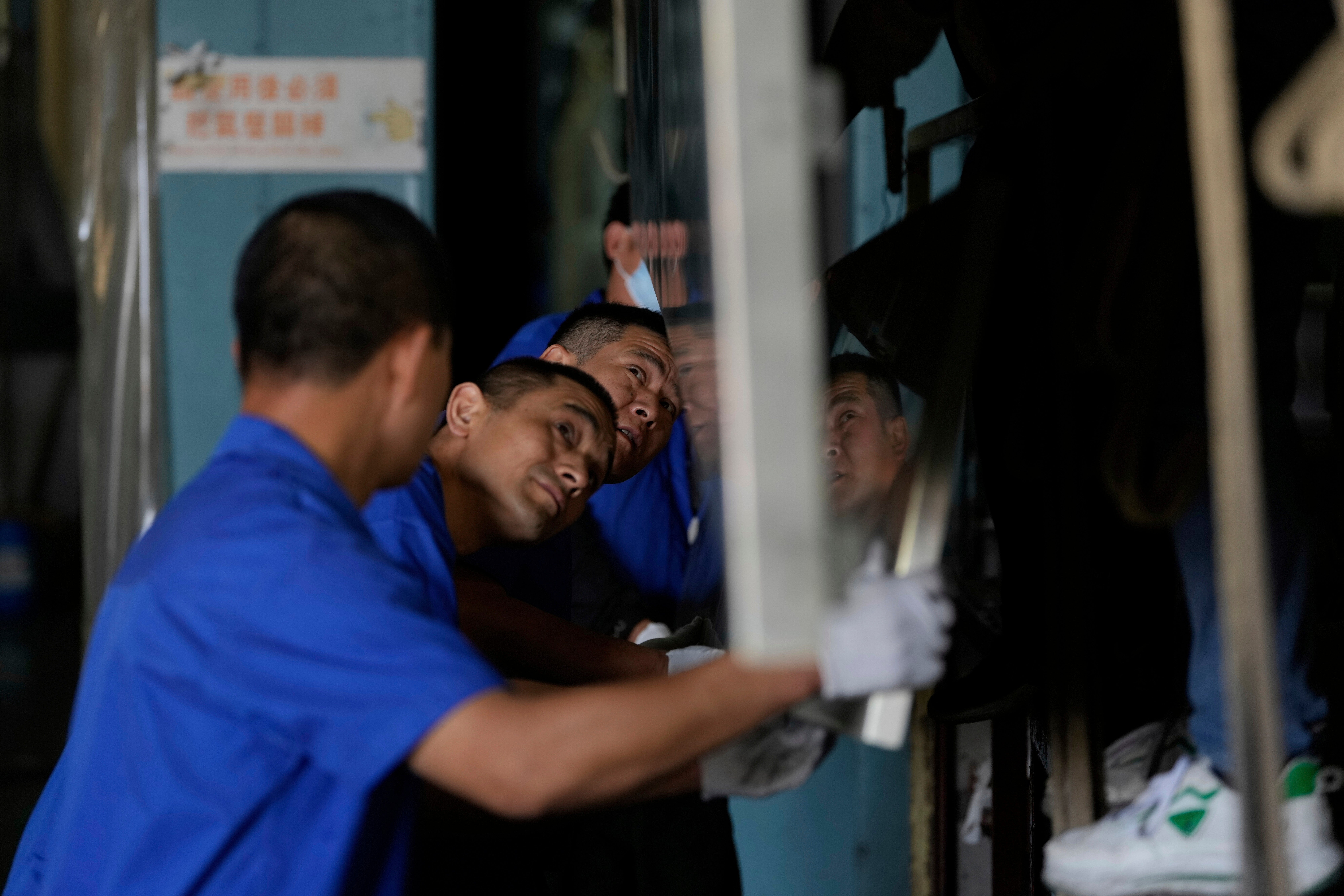 independent.co.uk - Chan Ho-Him - China's factory activity unexpectedly slips into contraction in July