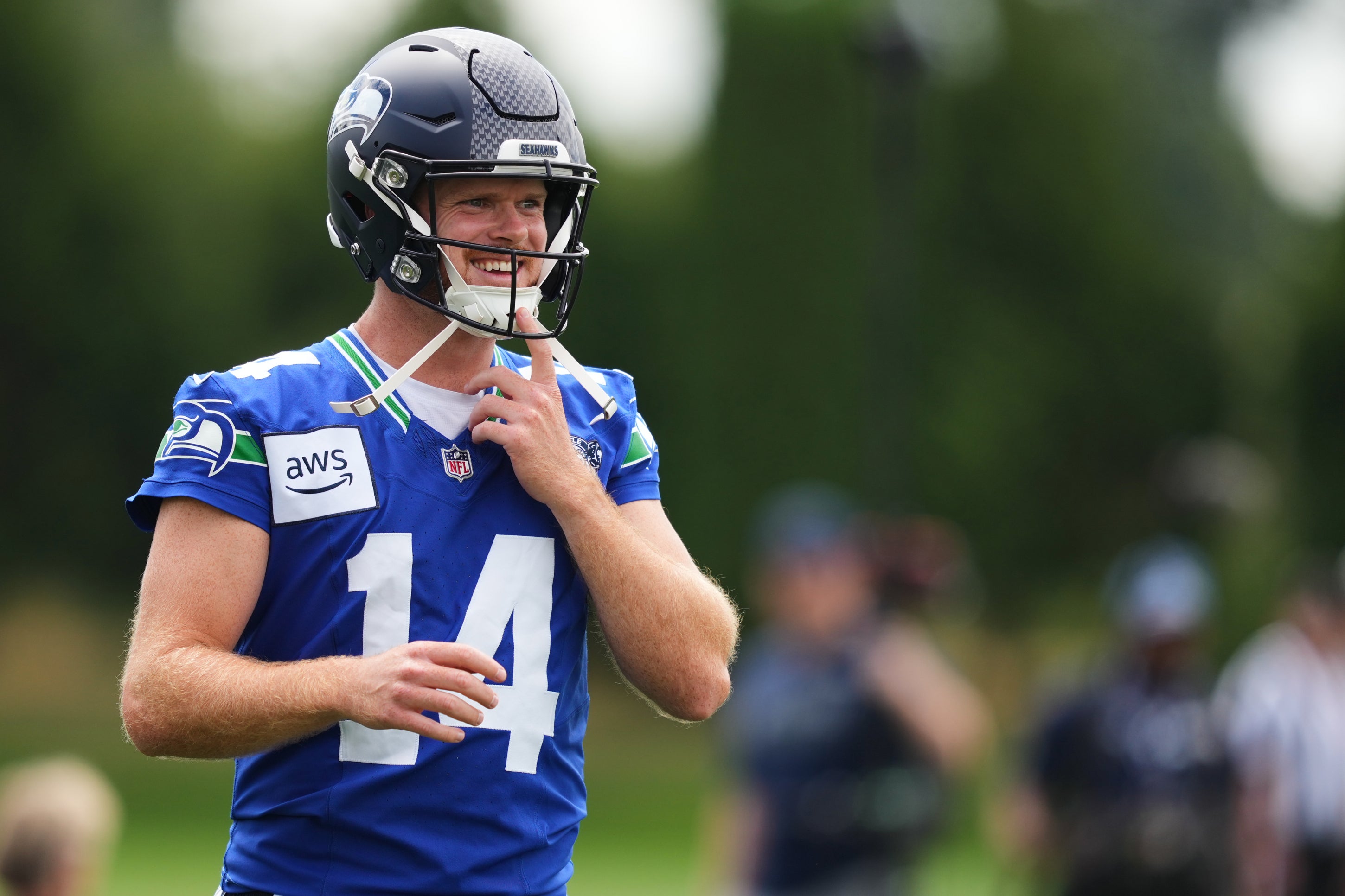SEAHAWKS-DARNOLD