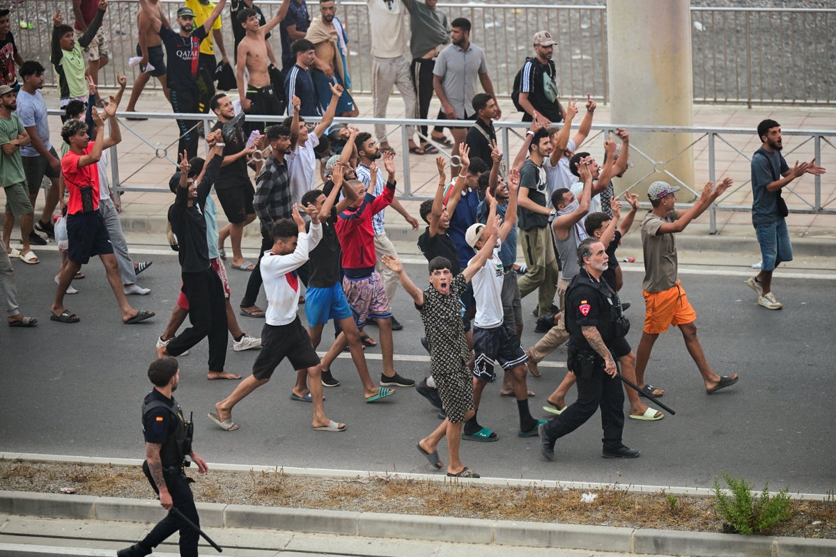 Son Ceuta: Trump, 60.000 kişinin İspanyol yerleşim bölgesine geçmesiyle oluşan göçmen 'felaketine' sert tepki gösterdi