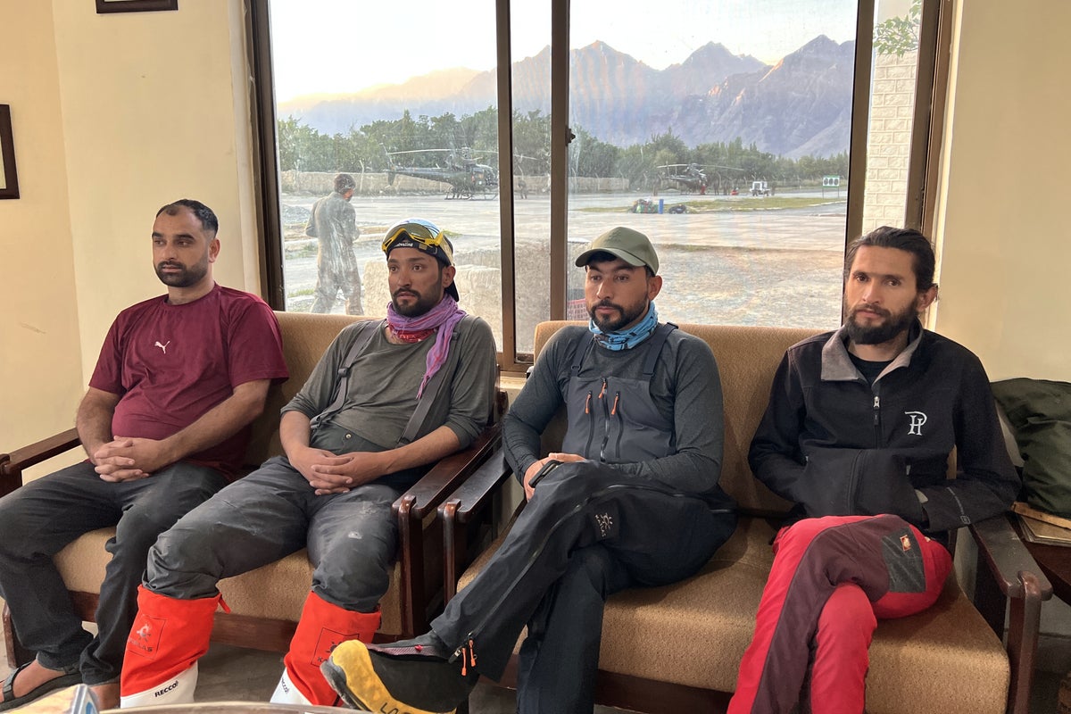 Search resumes for missing climbers after avalanche on Pakistans Broad Peak Search resumes for missing climbers after avalanche on Pakistans Broad Peak