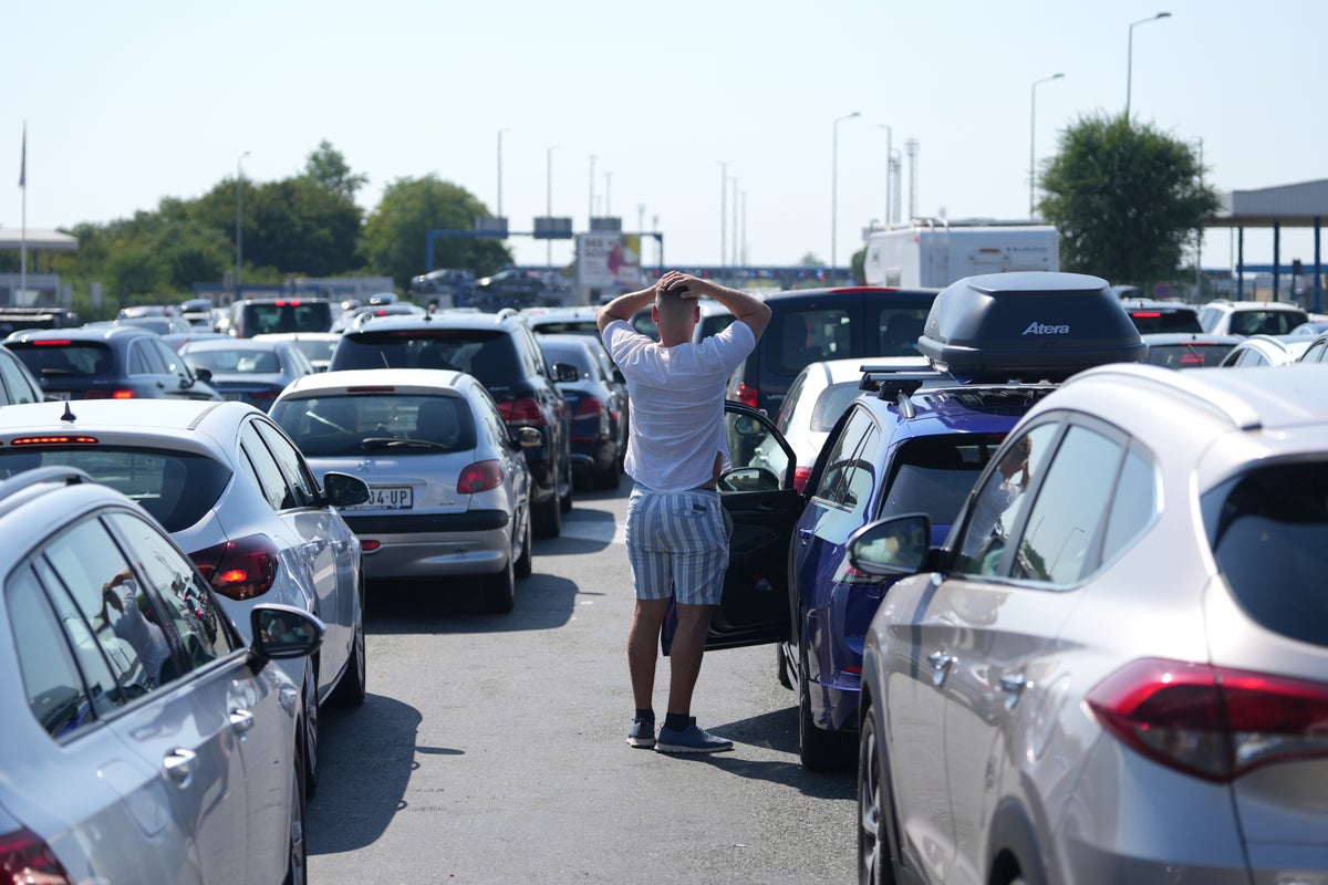Travelers face significant delays at Croatia-Serbia border crossing