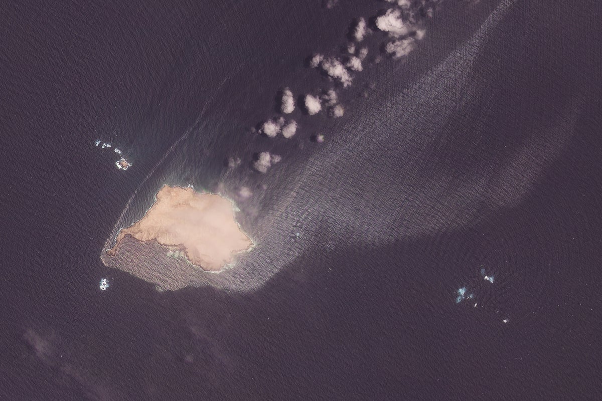 Satellite imagery confirms oil leak from sanctioned tanker grounded off Oman coast
