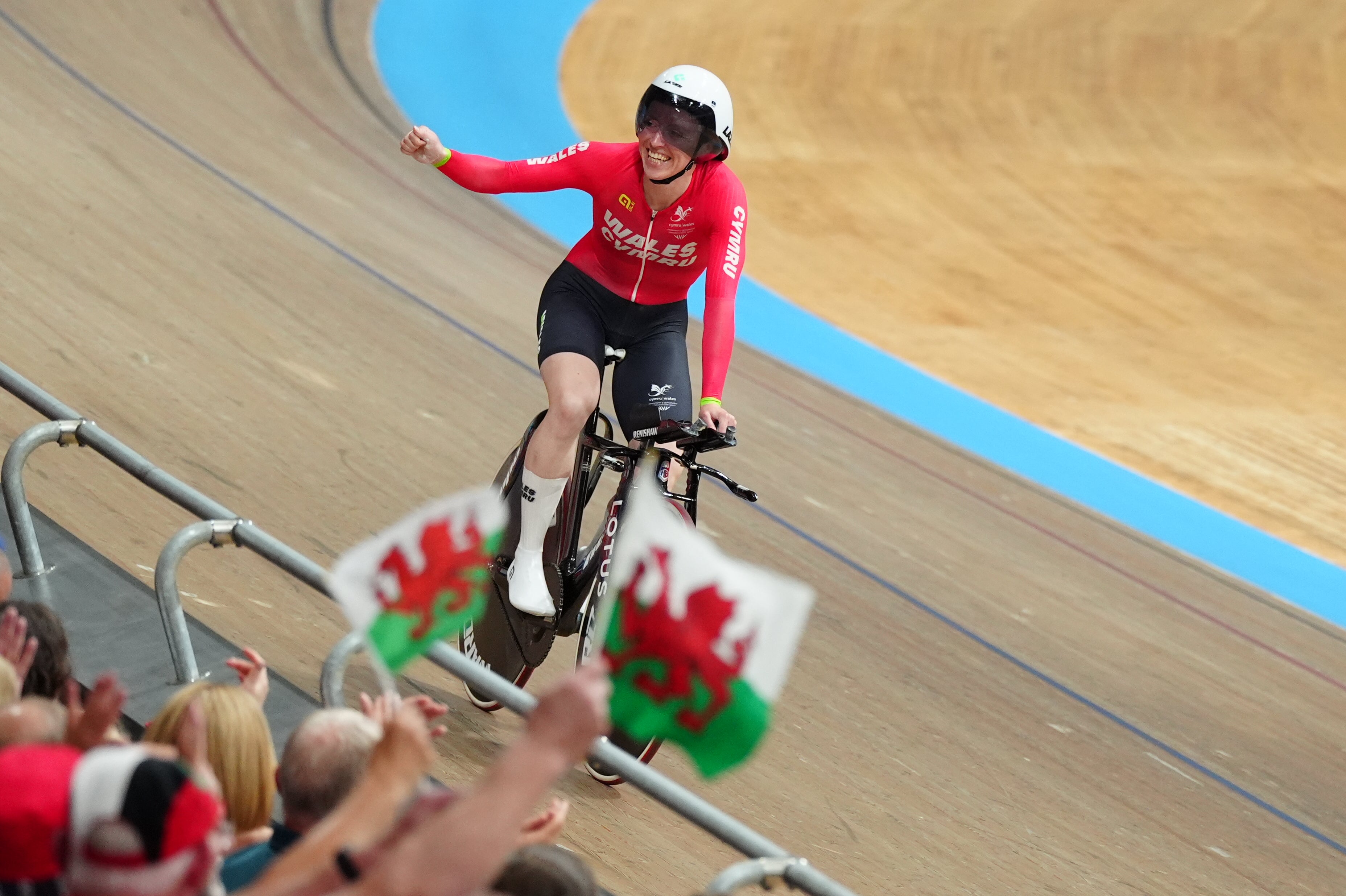 Anna Morris also won gold for Wales in the women's 4000m individual pursuit
