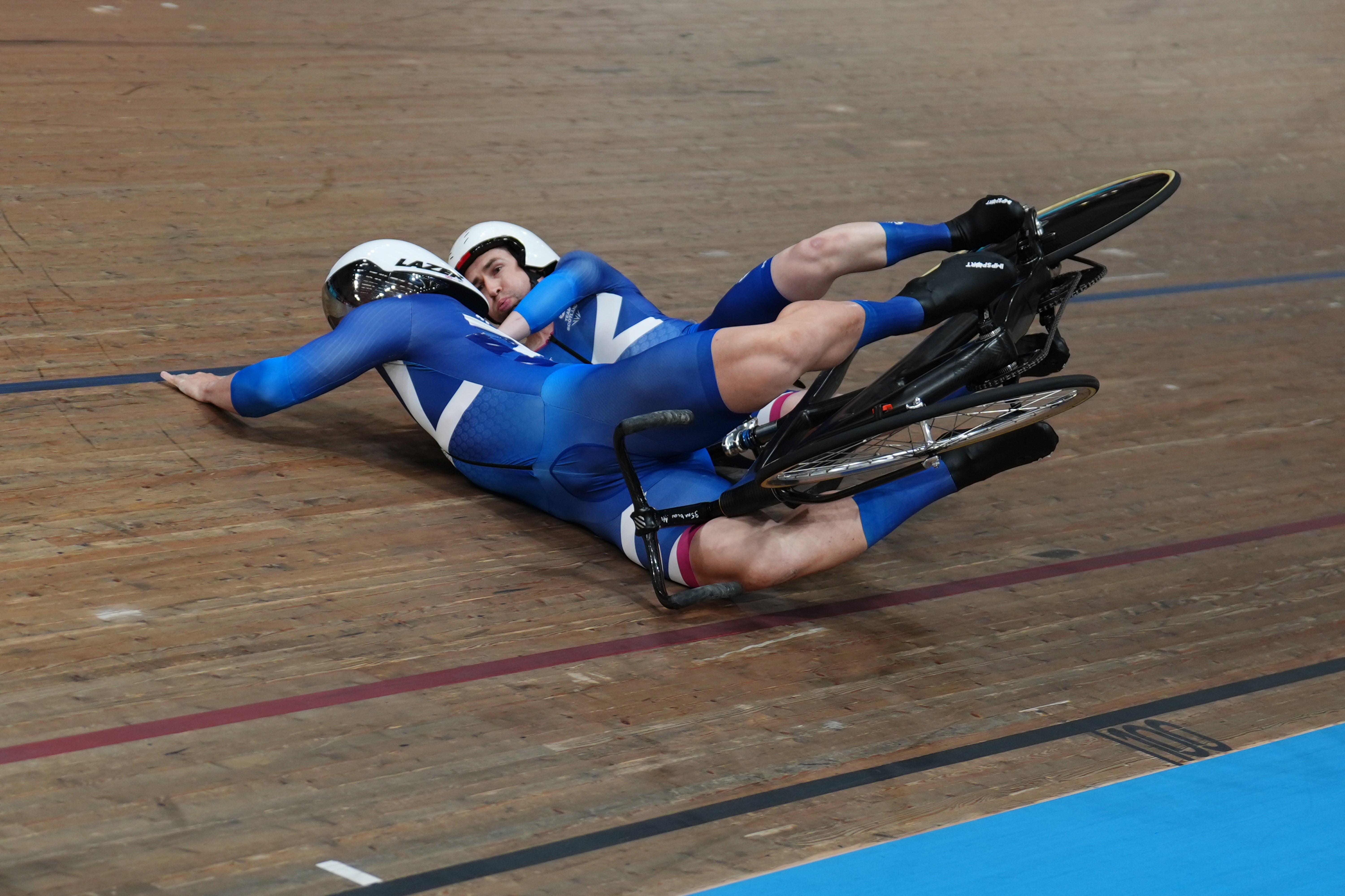 Neil Fachie and pilot Aaron Pope overcame a crash in the Men's tandem B Sprint Finals to win gold for Scotland