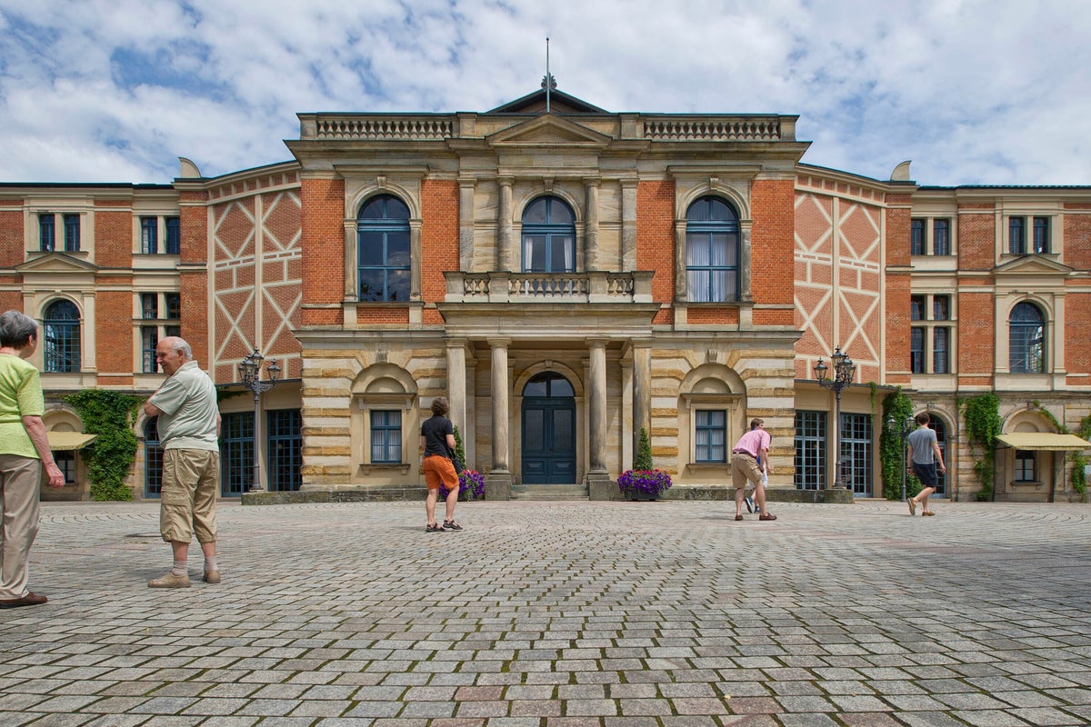 AI-Generated Staging at Bayreuth Wagner Festival Receives Audience Backlash