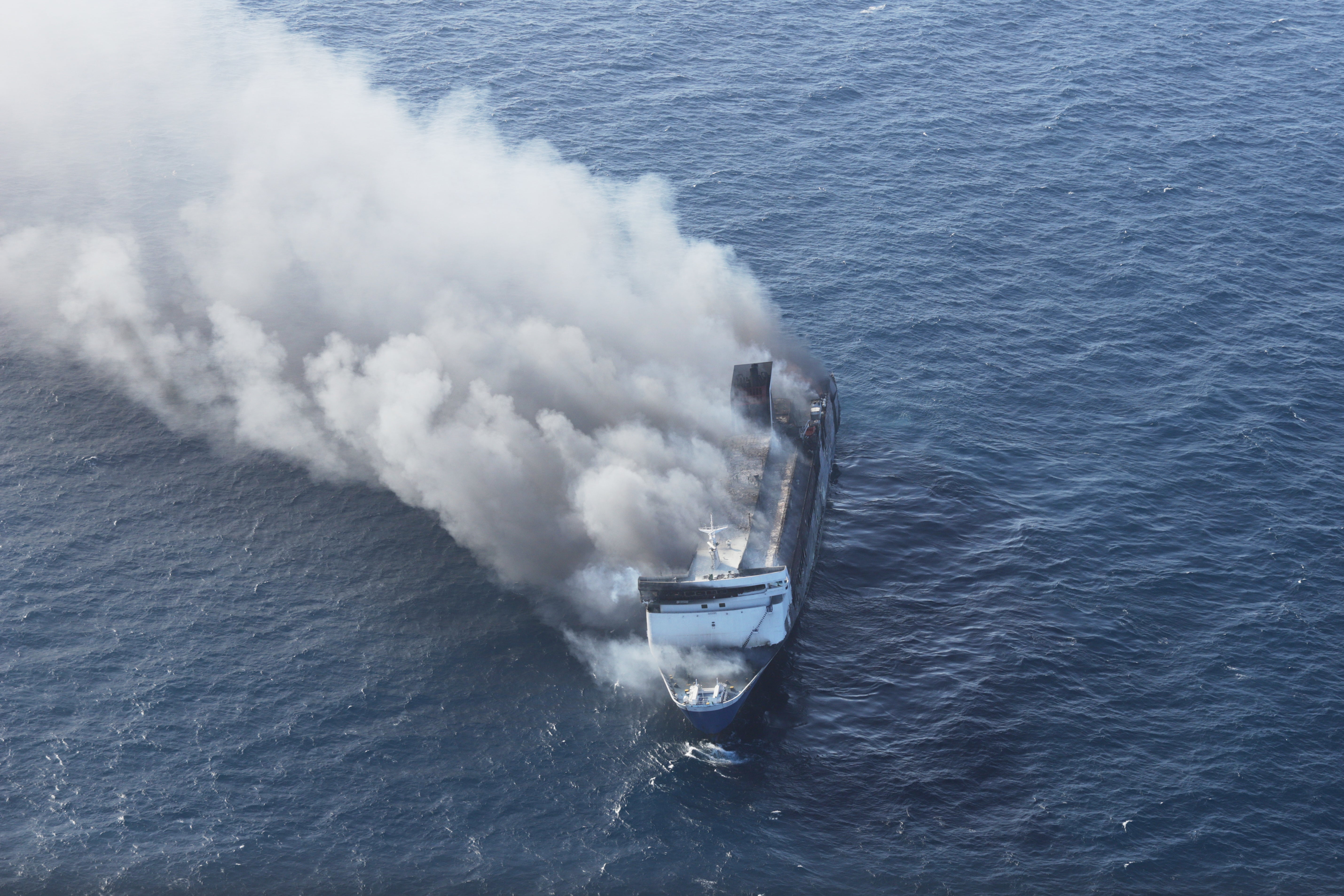 INDONESIA-FERRY-INCENDIO