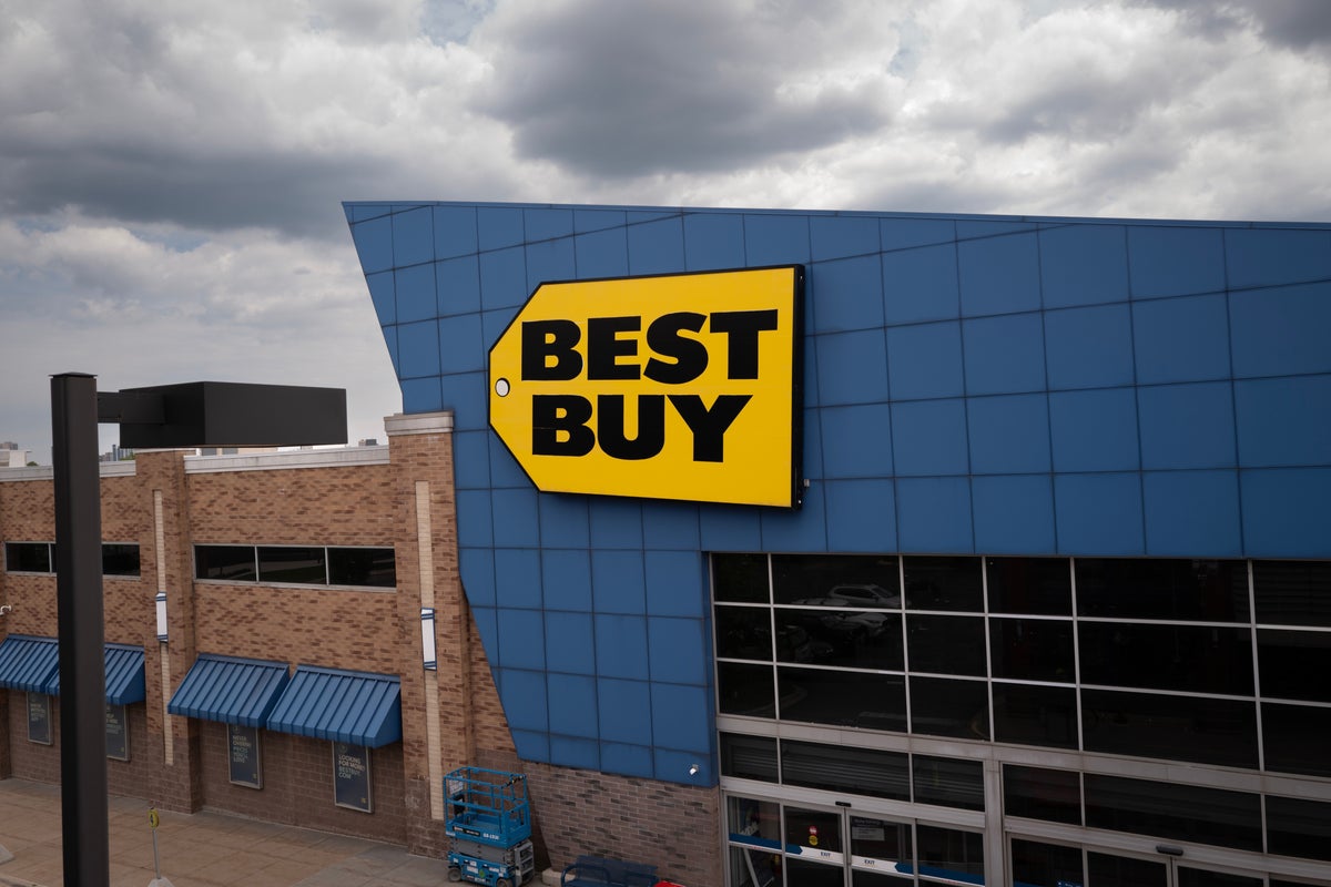 Best Buy tries to reach more customers with new mini locations
