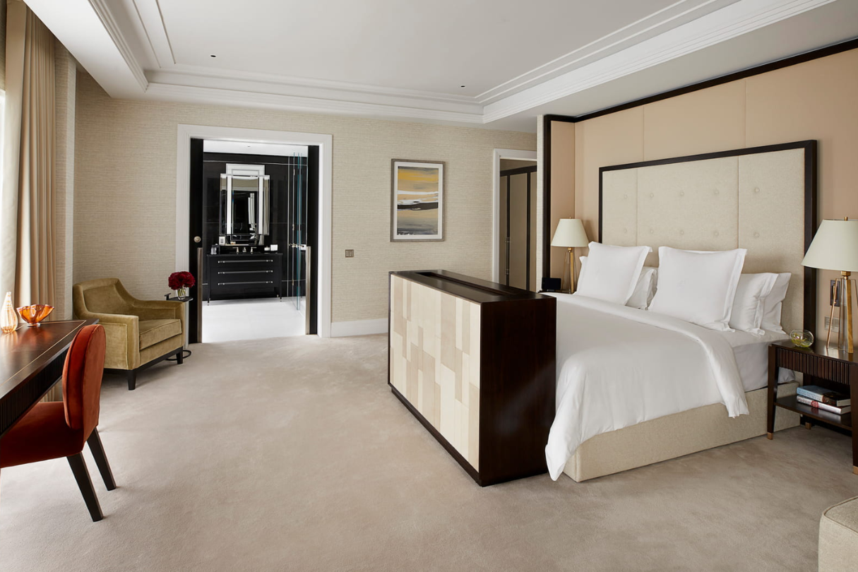 An elegant Primary room (Four Seasons)