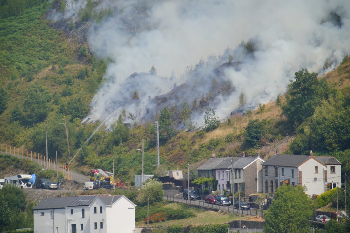 Major Welsh mountain fire started ‘deliberately’ as crews continue to battle blaze Major Welsh mountain fire started ‘deliberately’ as crews continue to battle blaze