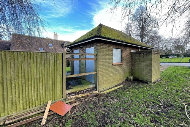 Five councillors resign over £50,000 public toilet saga